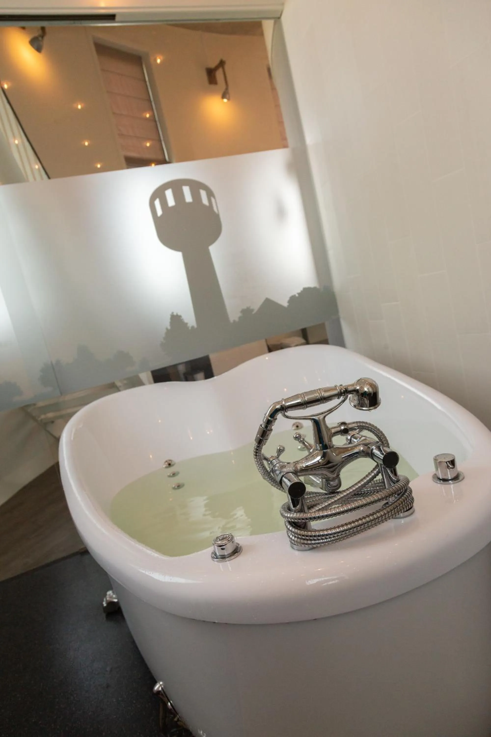 Bathroom in Watertorenhotel Nes