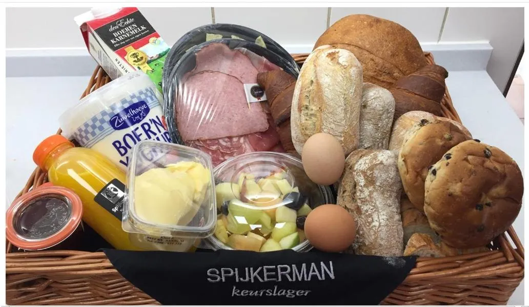 Continental breakfast in Watertorenhotel Nes