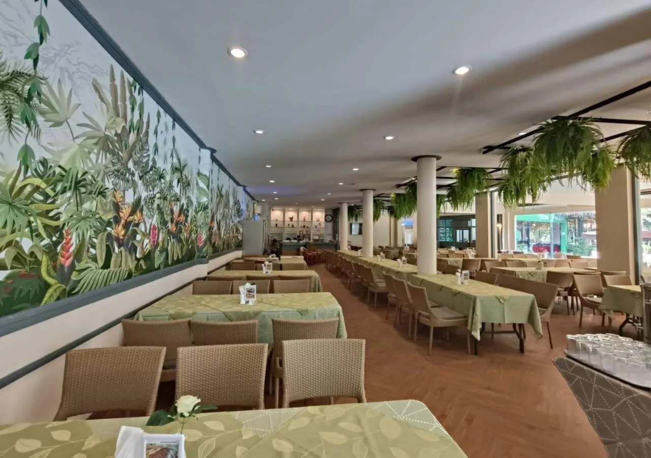 Restaurant/places to eat in Supalai Pasak Resort Hotel And Spa