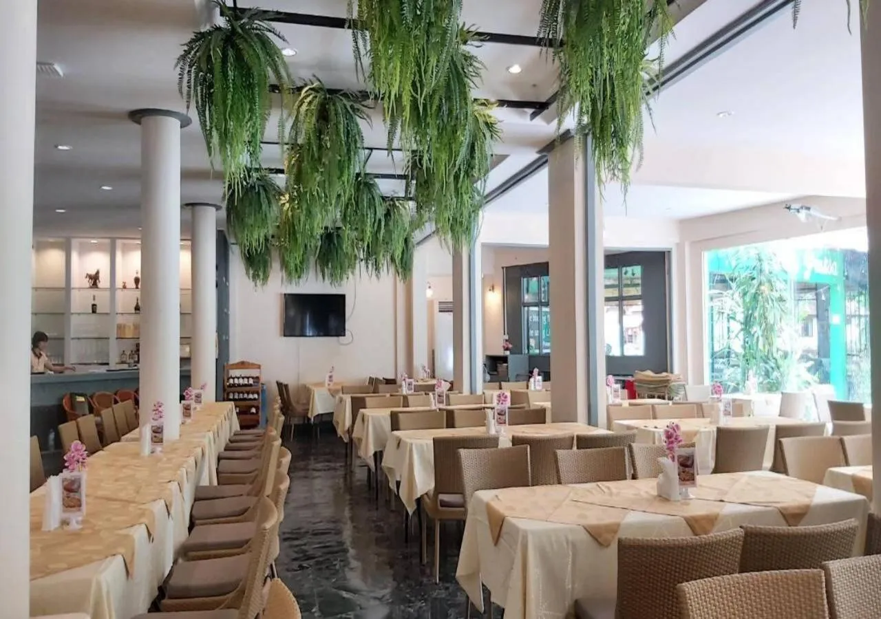 Restaurant/places to eat in Supalai Pasak Resort Hotel And Spa