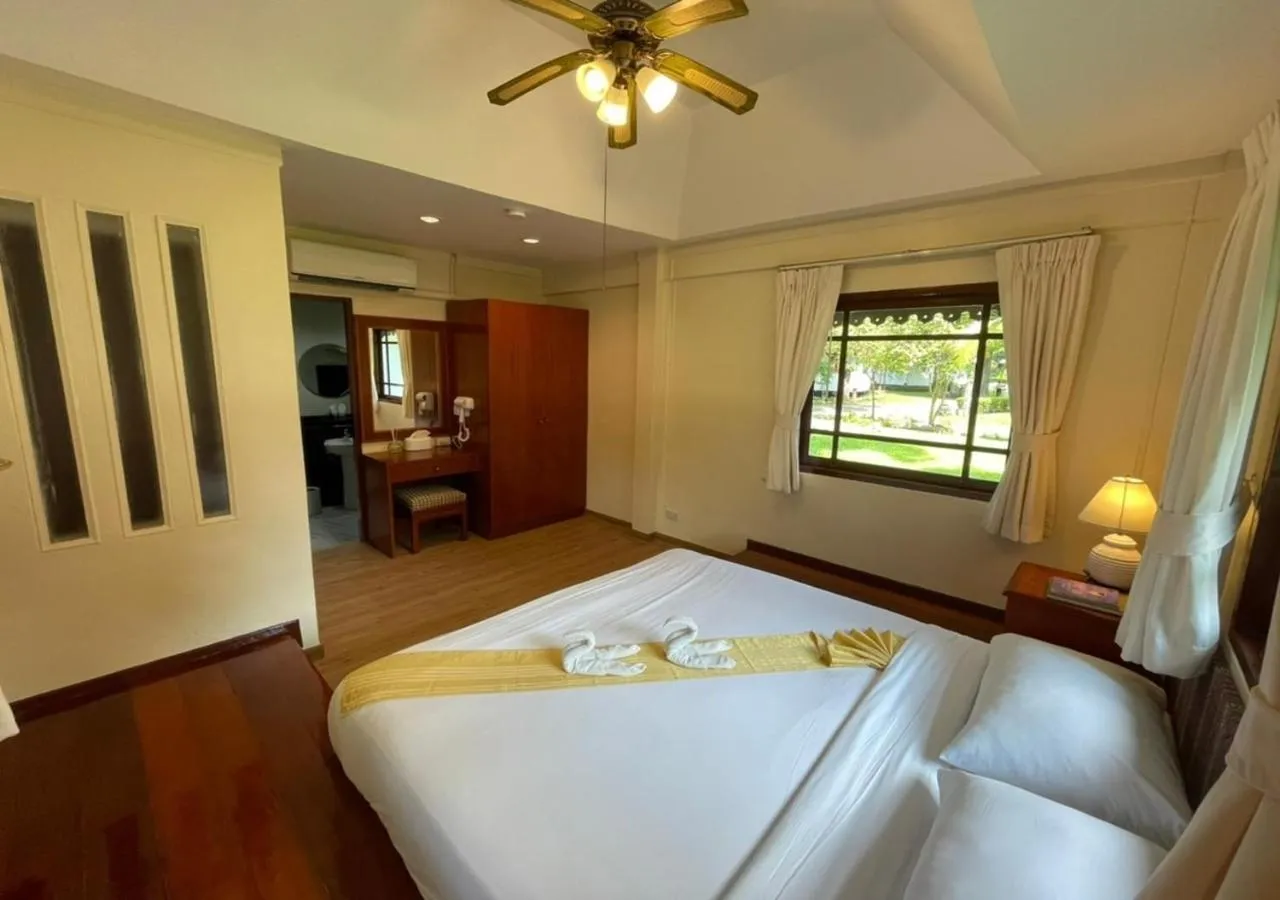 Bedroom, Bed in Supalai Pasak Resort Hotel And Spa