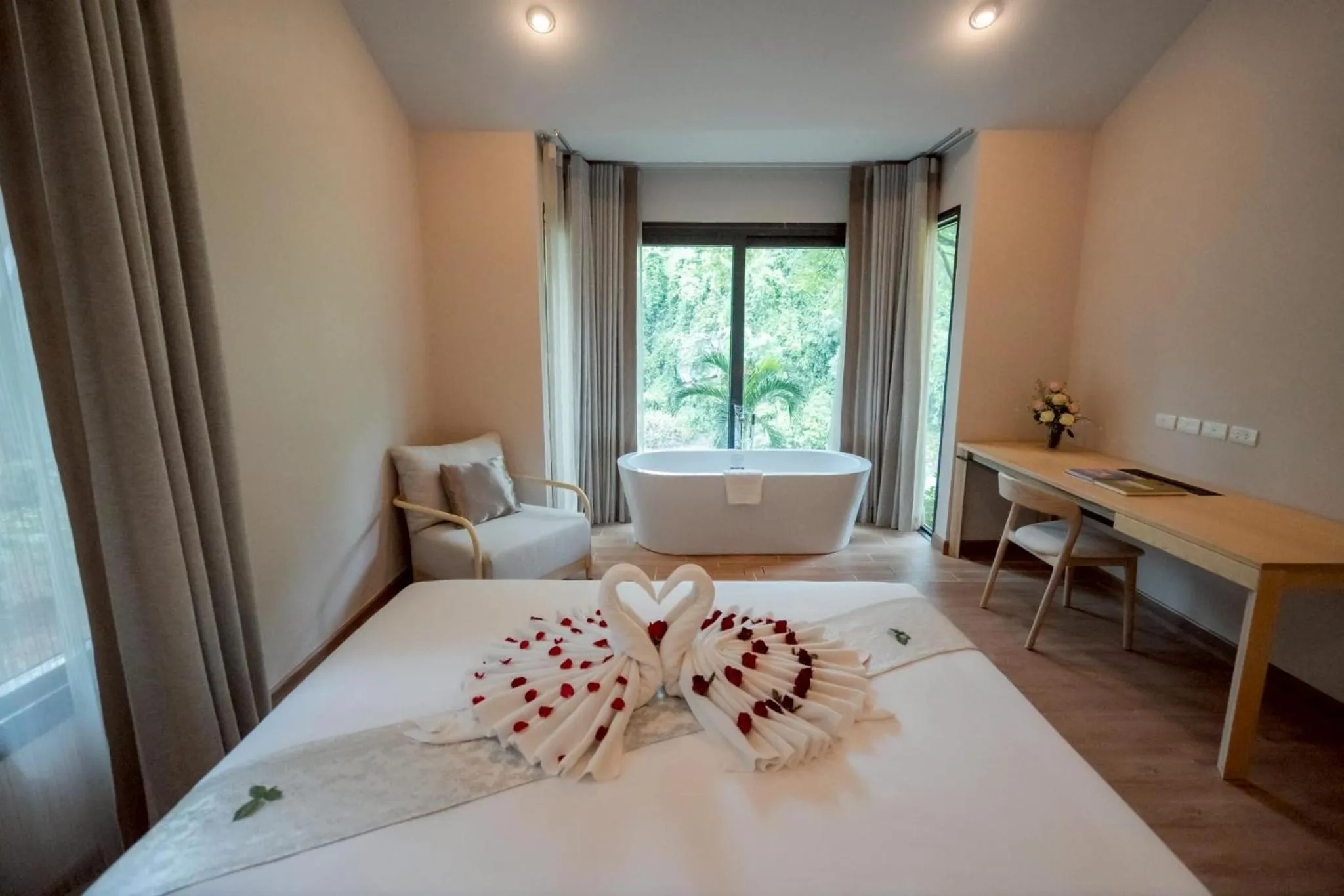 Bedroom, Bed in Supalai Pasak Resort Hotel And Spa