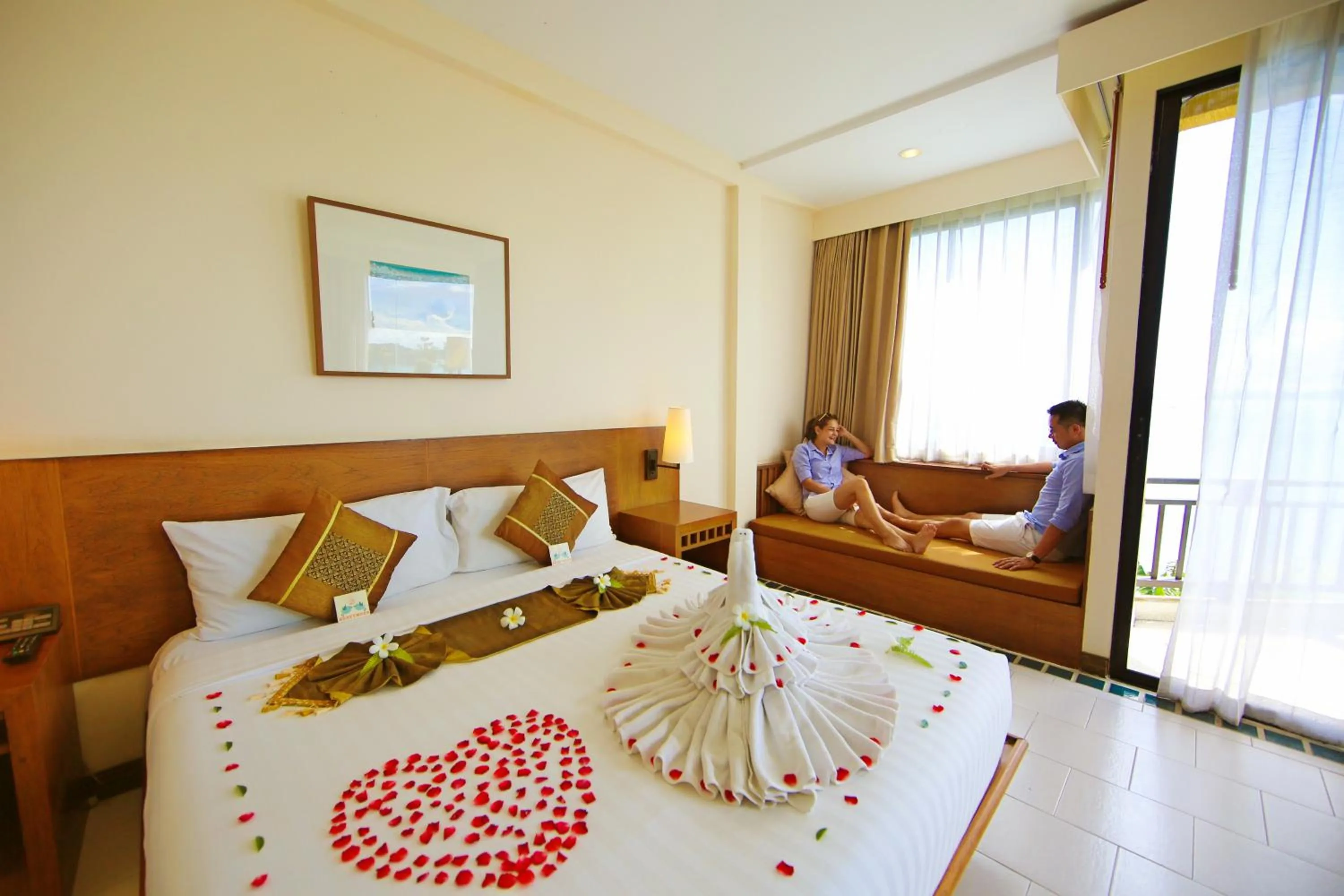 Sea view, Bed in Supalai Scenic Bay Resort And Spa, SHA Extra Plus