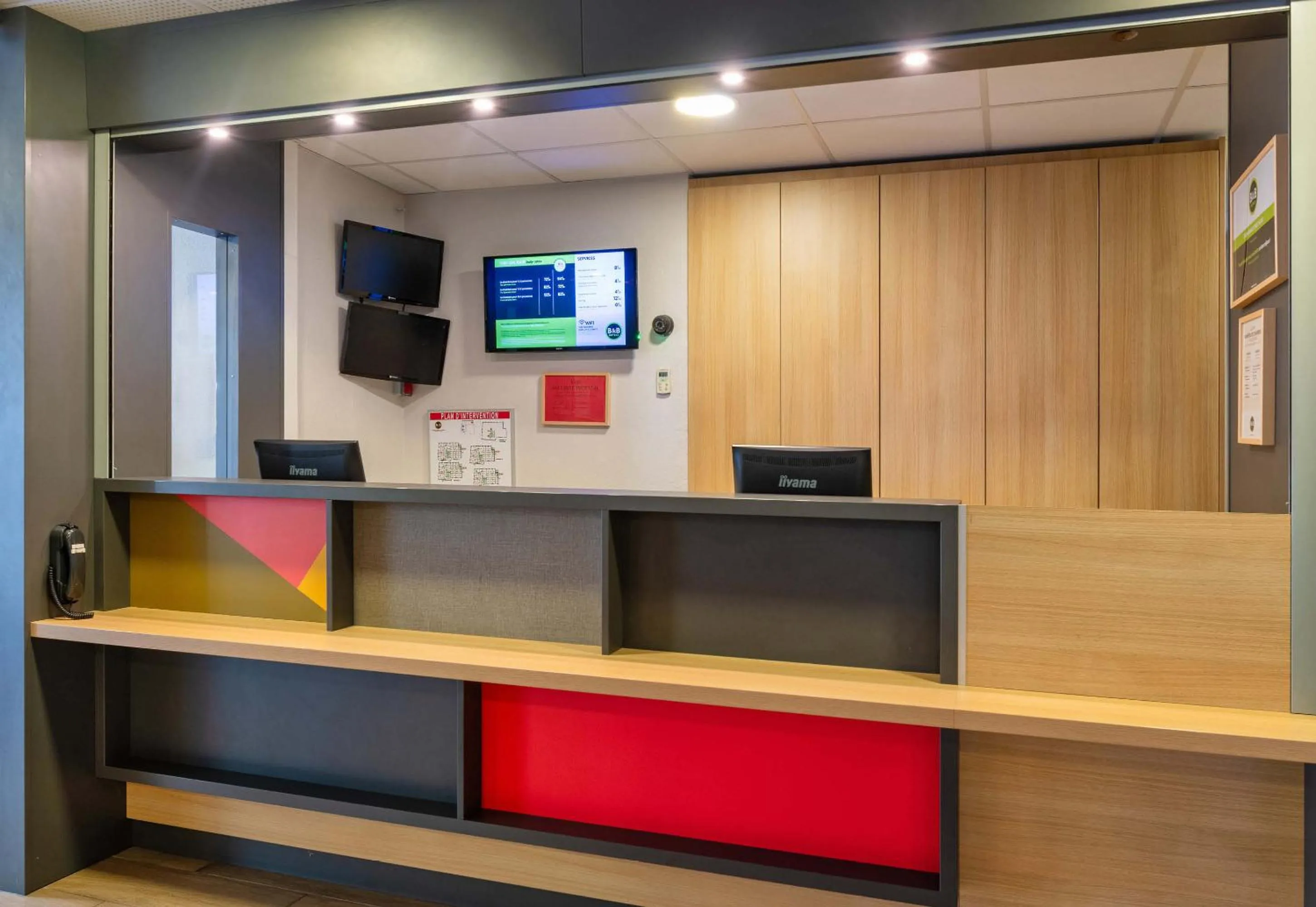 Lobby or reception in B&B HOTEL Lyon Centre Monplaisir