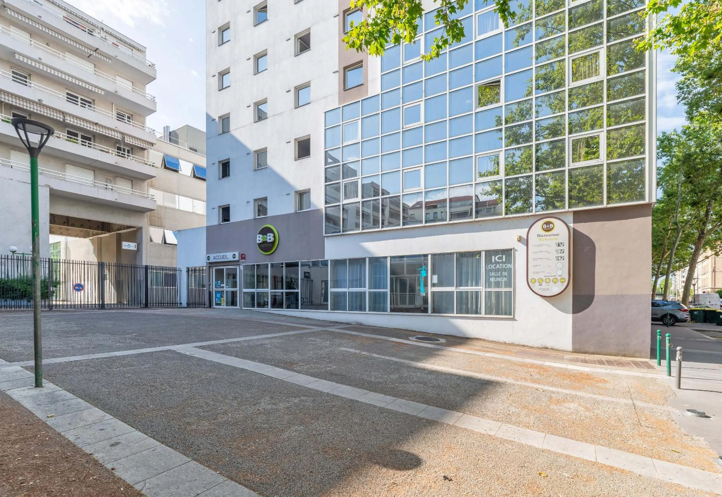 Property building in B&B HOTEL Lyon Centre Monplaisir