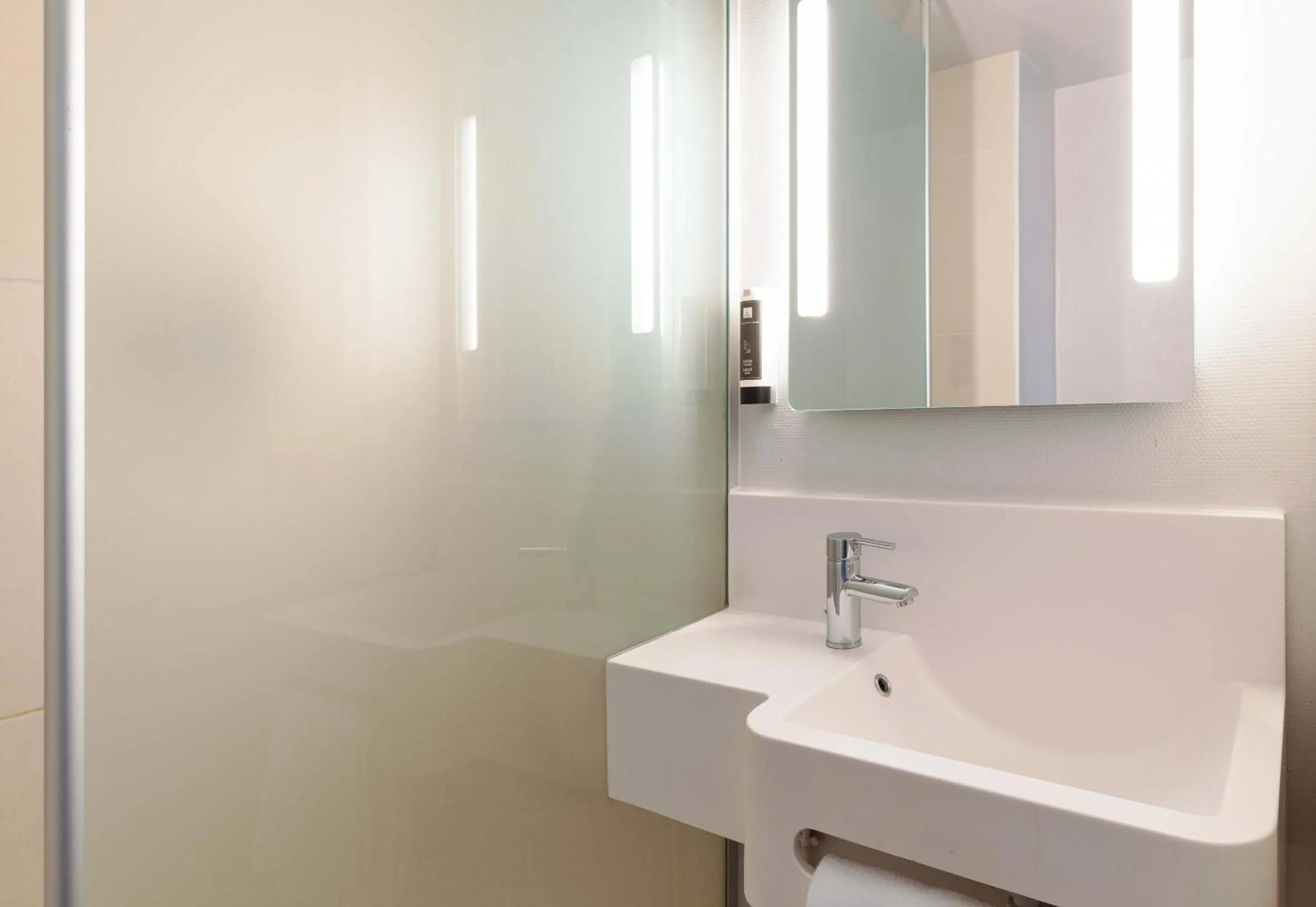 Bathroom in B&B HOTEL Lyon Centre Monplaisir