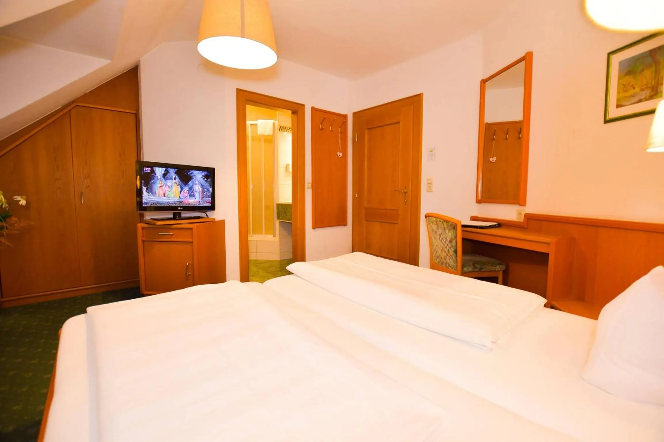 Bedroom, Bed in HOTEL Jerolitsch