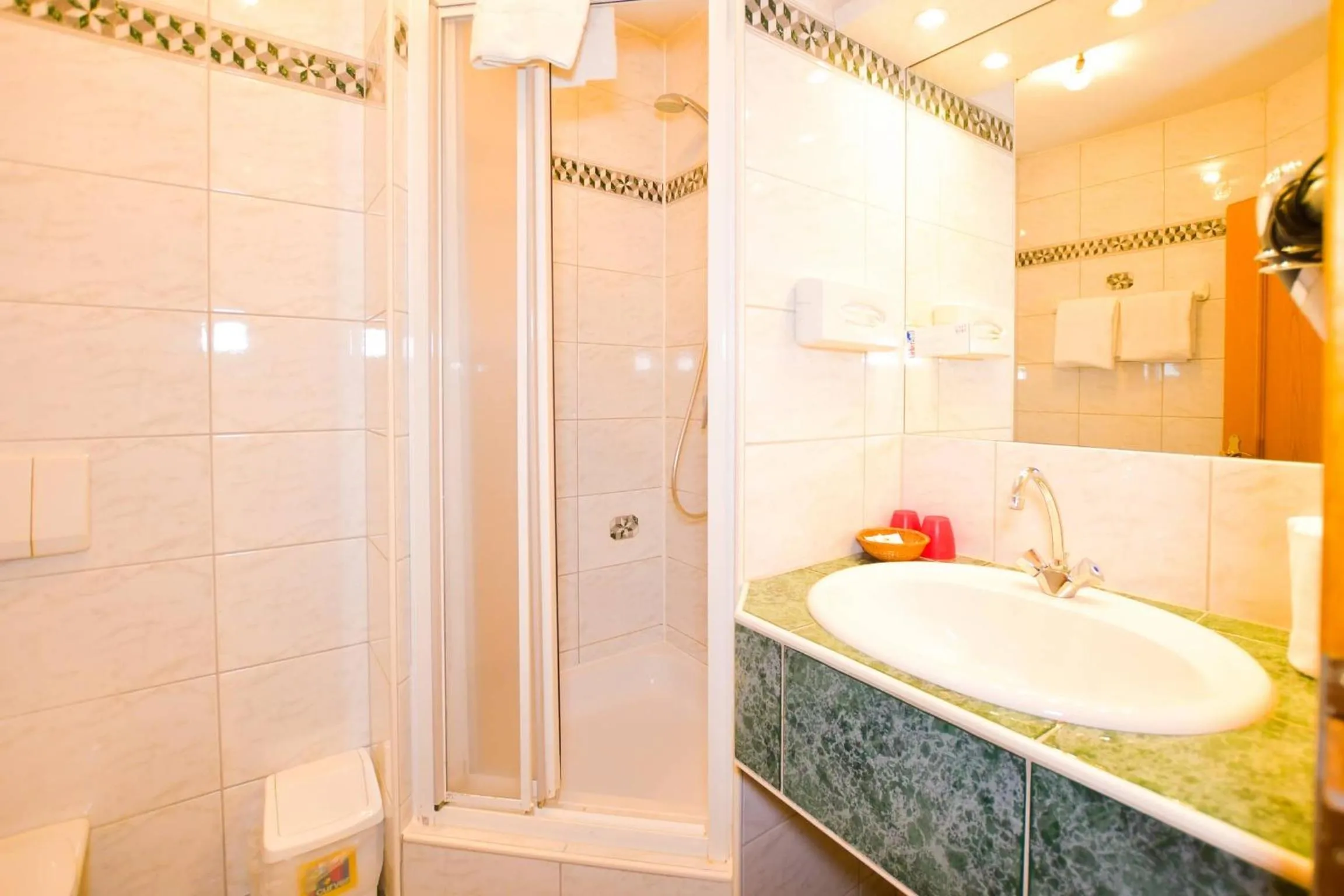 Bath in HOTEL Jerolitsch