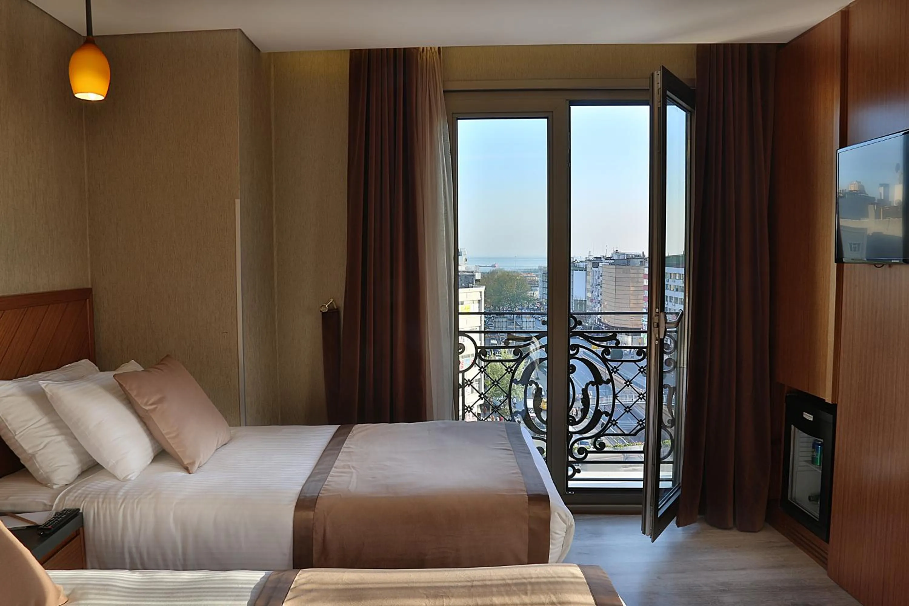 Family Room in Corner Hotel Laleli