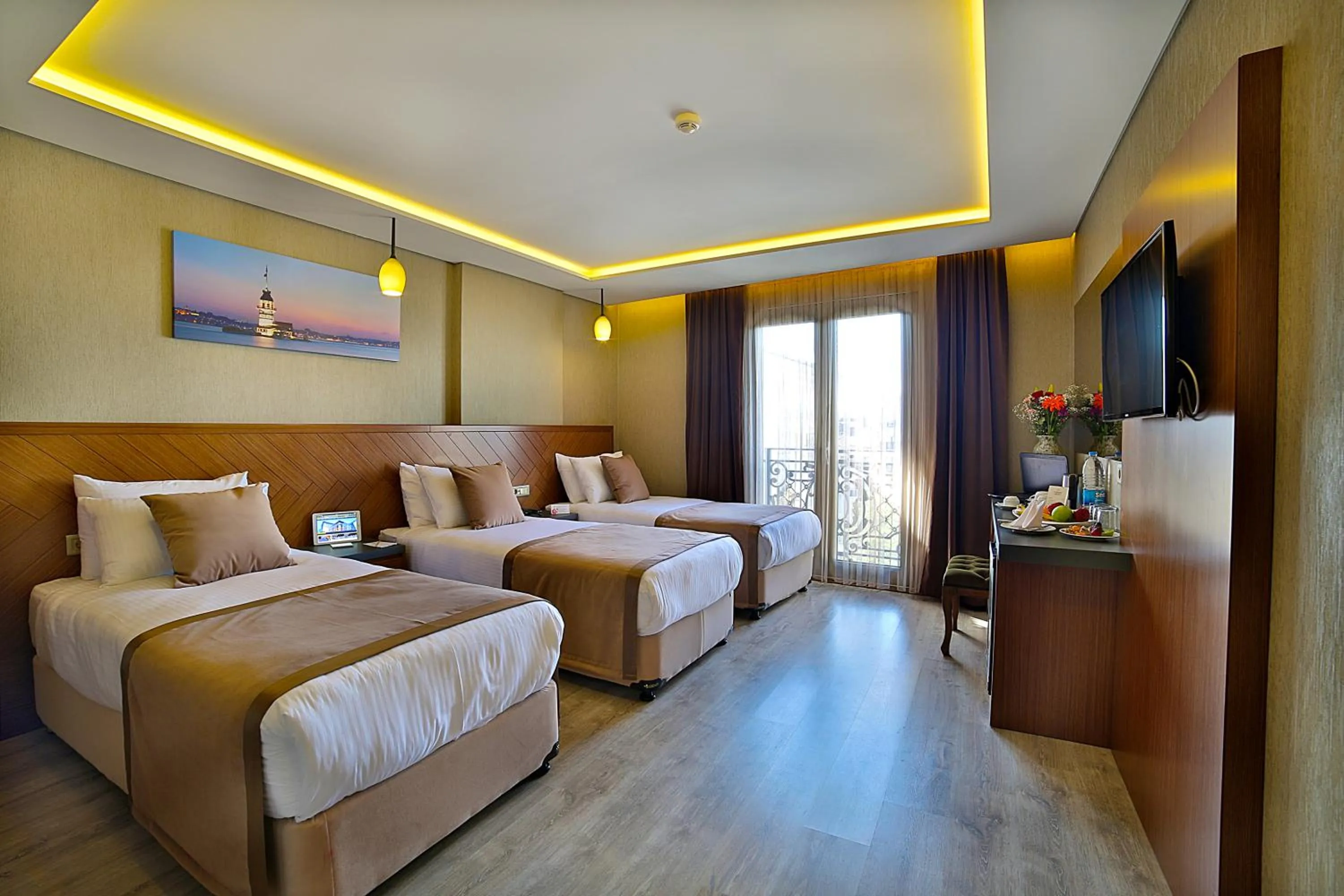 Photo of the whole room, Bed in Corner Hotel Laleli