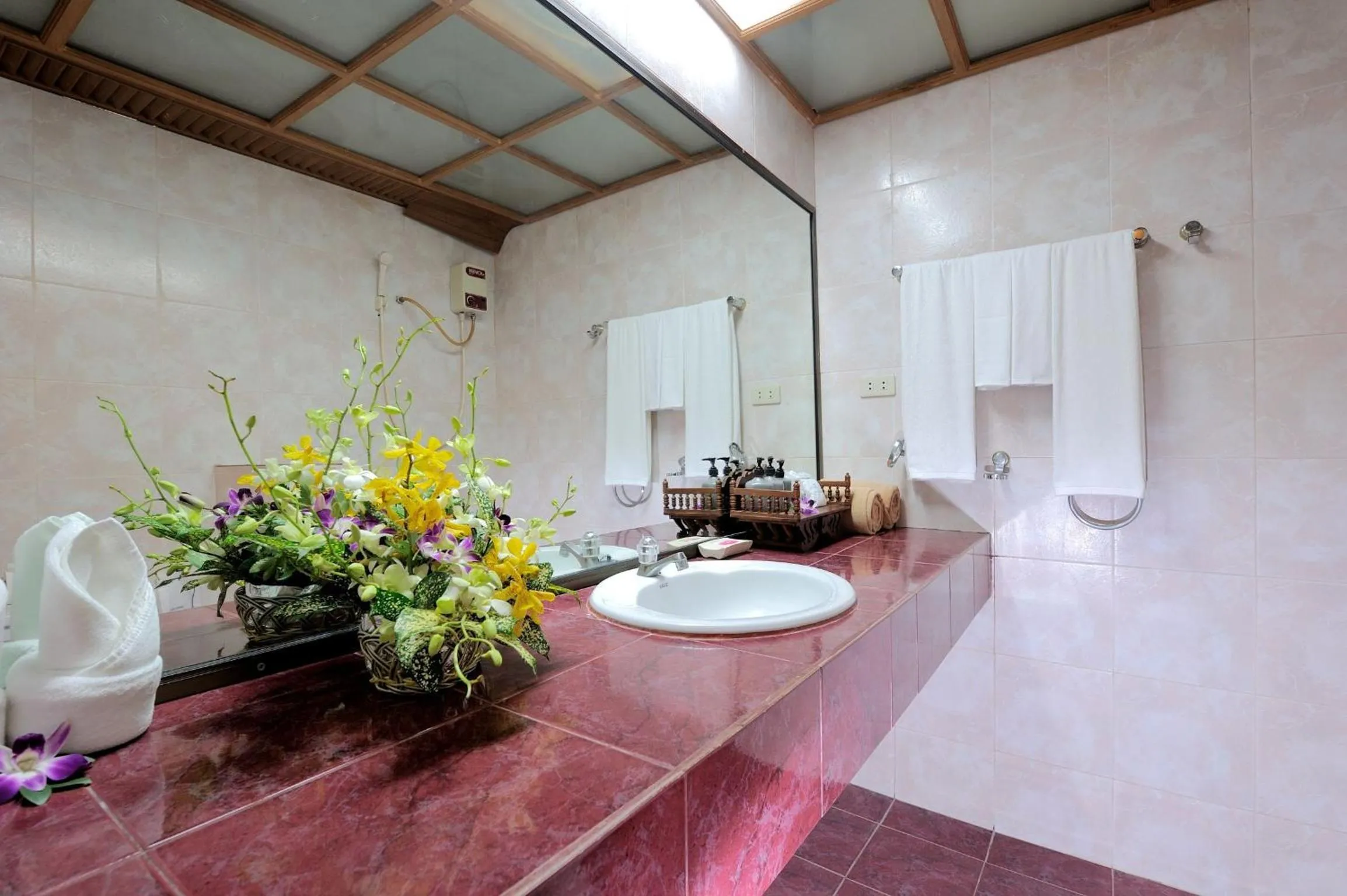 Bathroom in Tropica Bungalow Beach Hotel