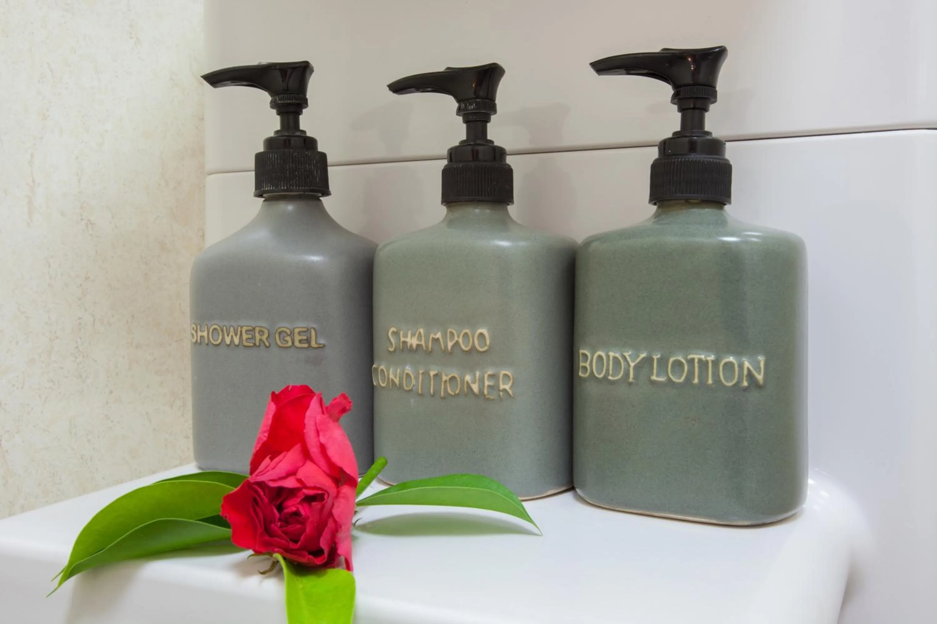 Bathroom in Tropica Bungalow Beach Hotel