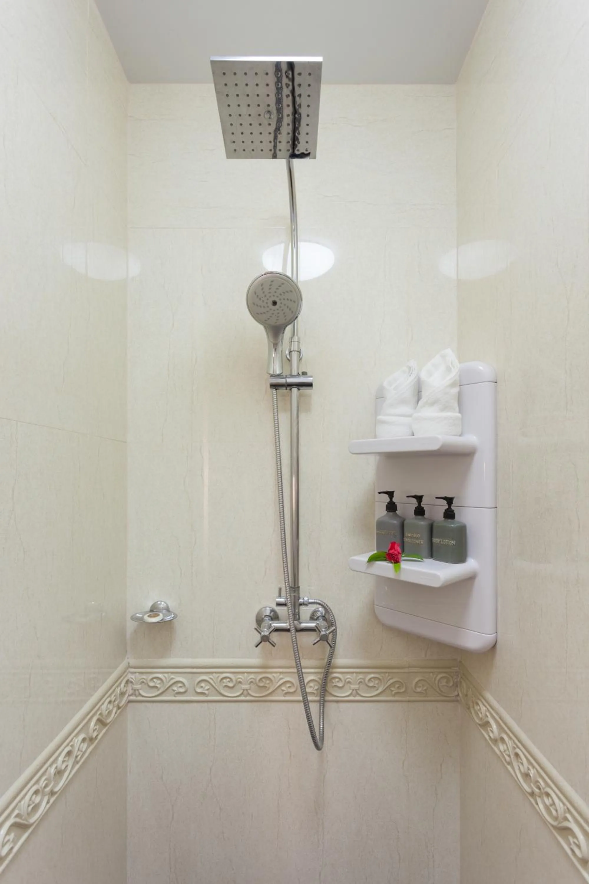 Bathroom in Tropica Bungalow Beach Hotel