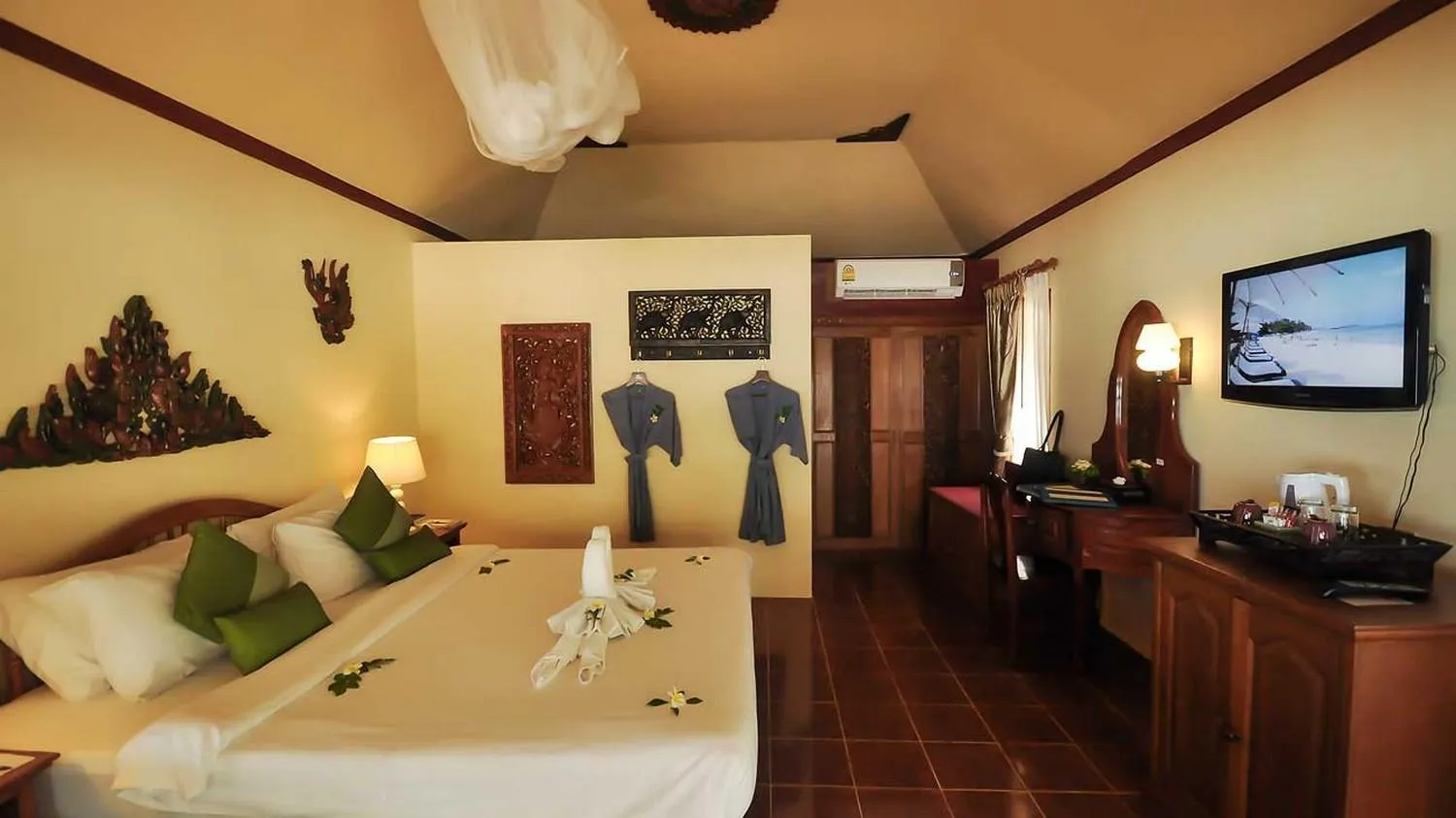 Bed in Chaweng Buri Resort