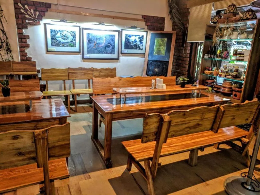 Restaurant/places to eat in The Divine Hima