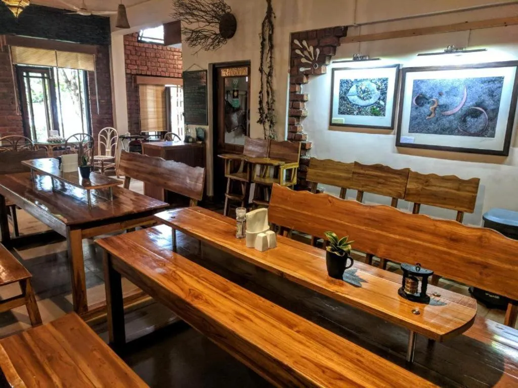 Restaurant/places to eat in The Divine Hima