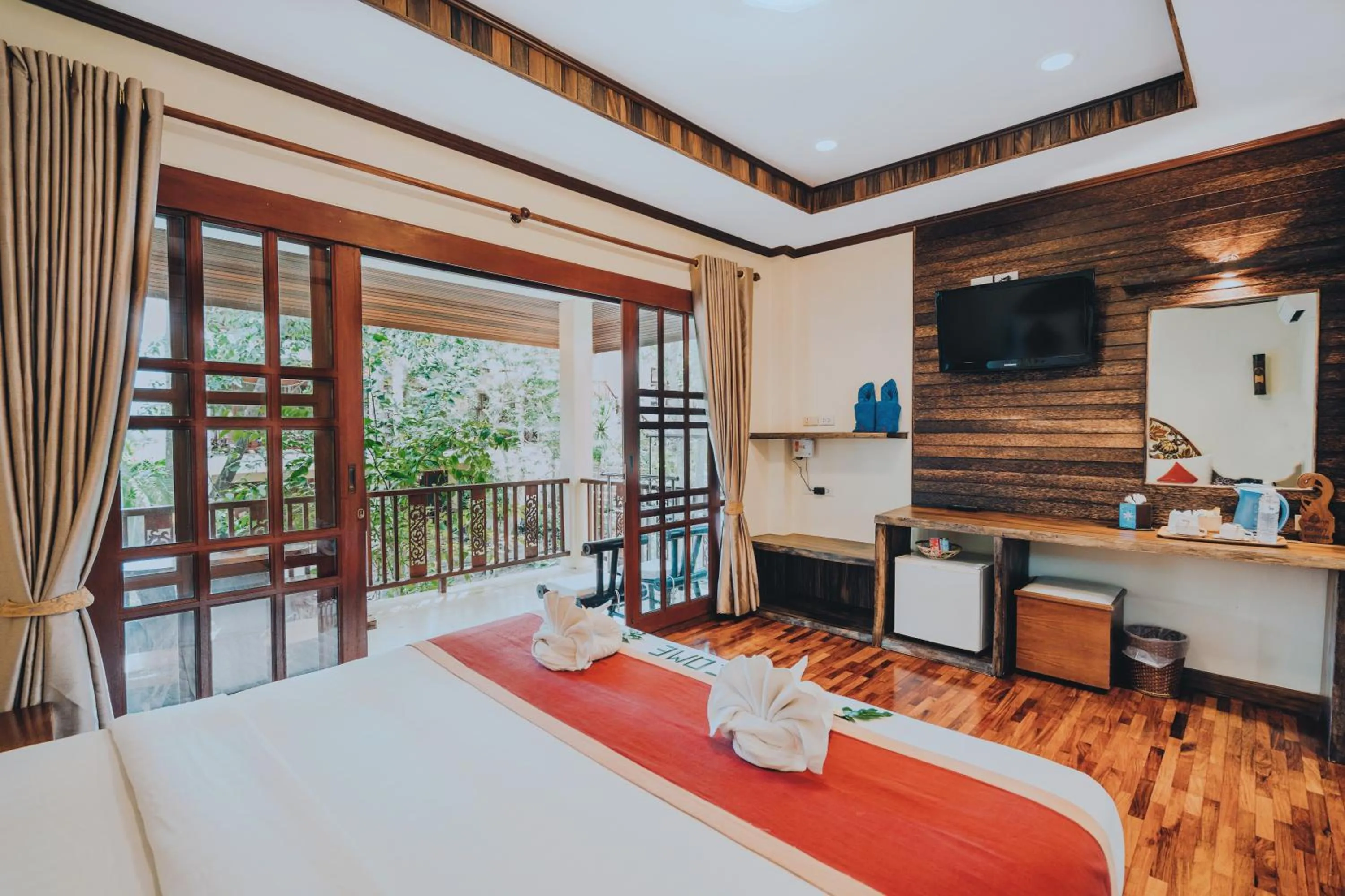 Photo of the whole room, Bed in Havana Beach Resort Phangan