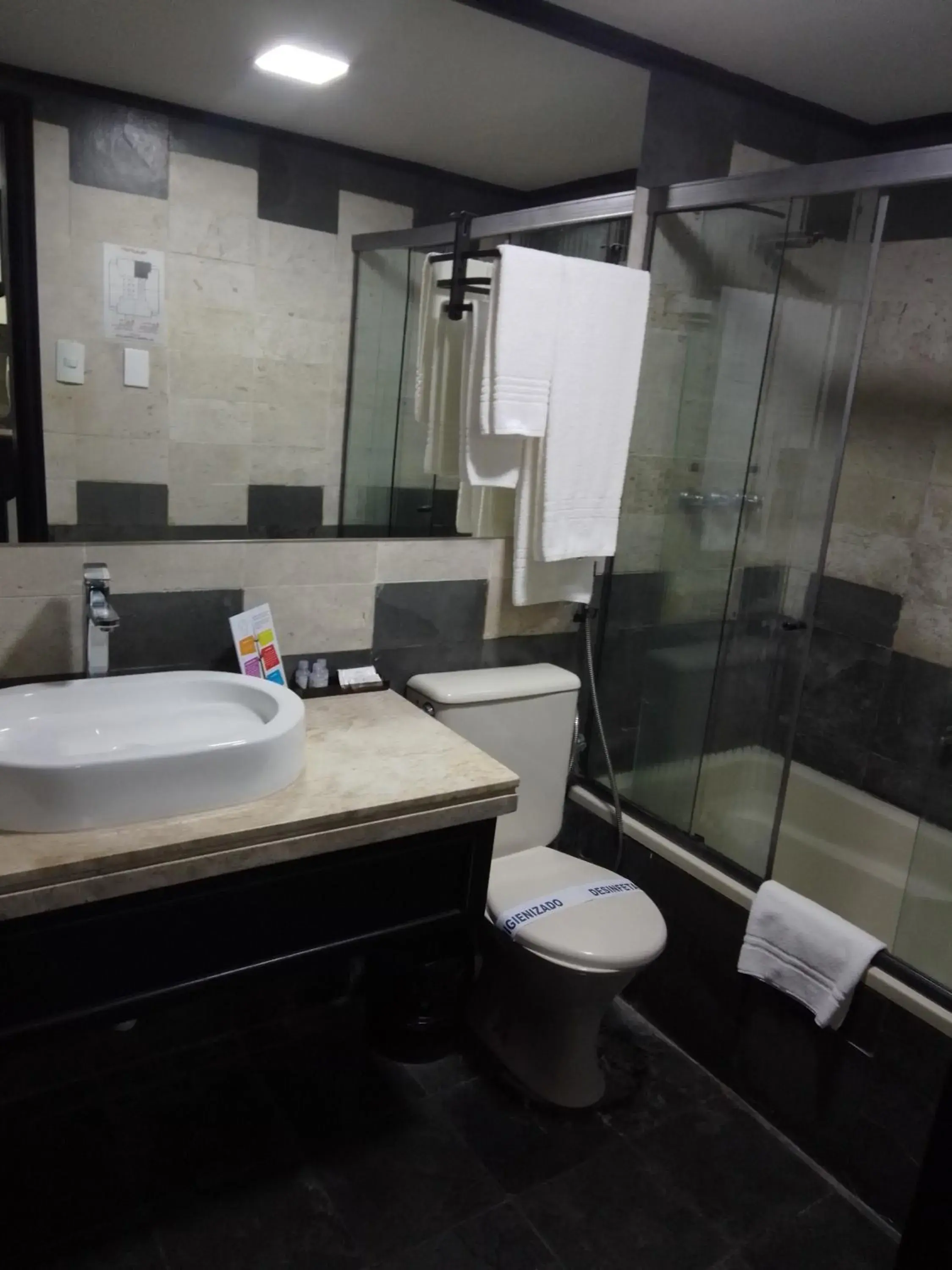 Smart Deluxe Junior Suite Twin Beds in Landmark Residence - OFICIAL Smart Deluxe Junior Suite Twin Beds in Landmark Residence - OFICIAL