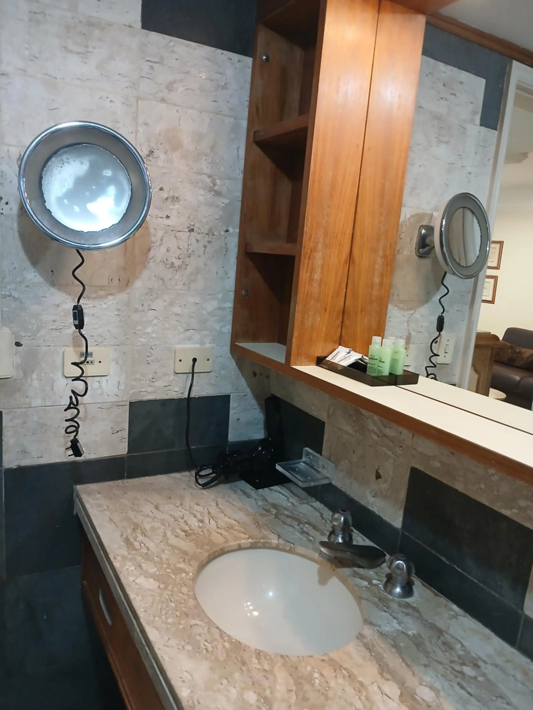 Bathroom in Landmark Residence - OFICIAL