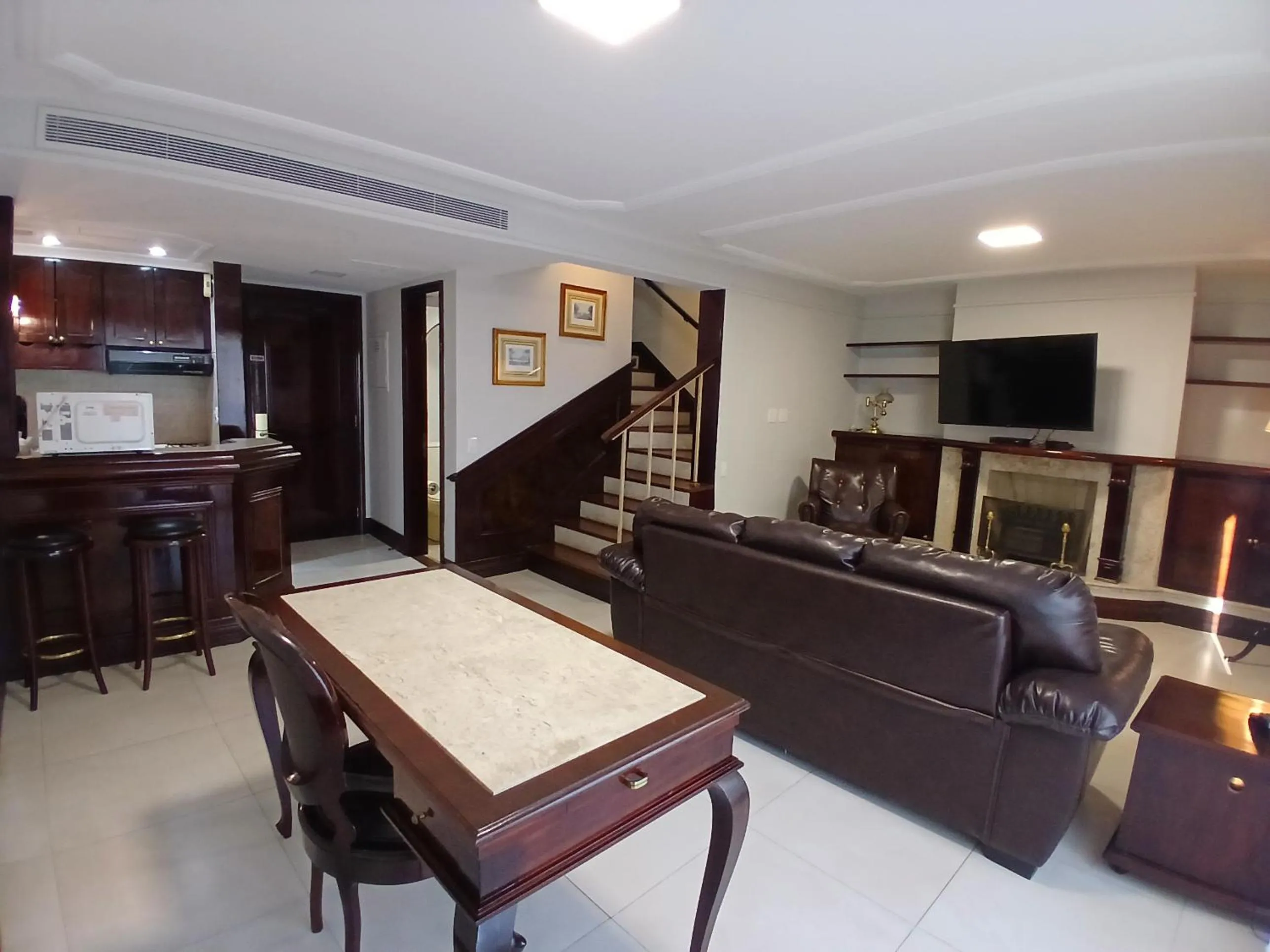 Communal lounge/ TV room in Landmark Residence - OFICIAL