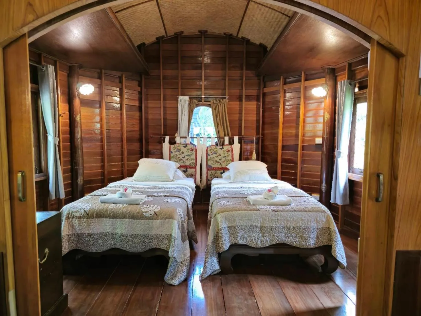 Bedroom, Bed in Kaengkrachan Boathouse Paradise Resort