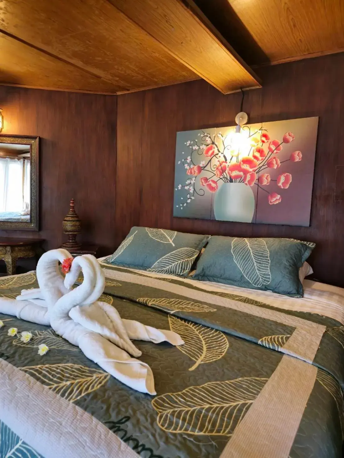 Quadruple Room with Lake View in Kaengkrachan Boathouse Paradise Resort Quadruple Room with Lake View in Kaengkrachan Boathouse Paradise Resort