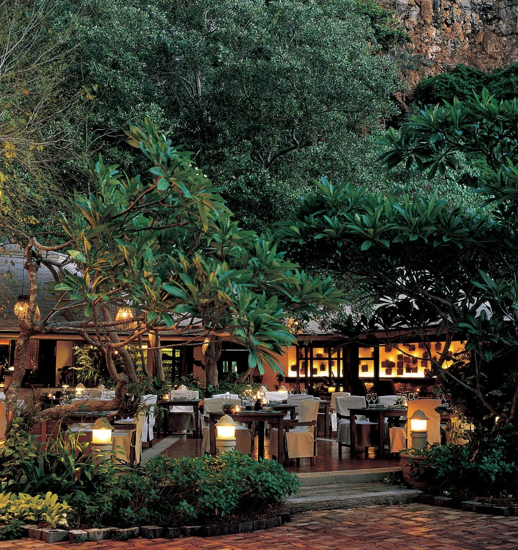 Restaurant/places to eat in Rayavadee