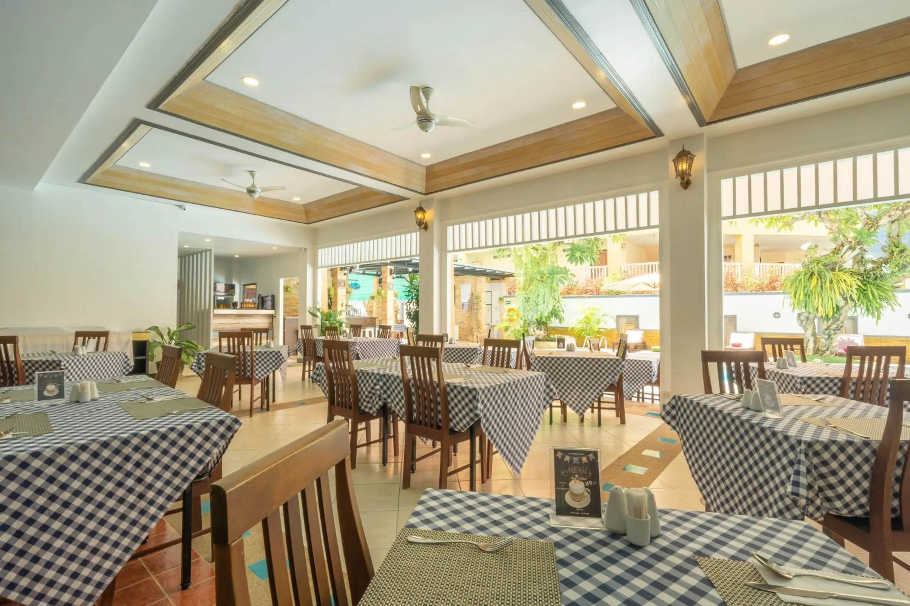 Restaurant/places to eat in La Vintage Resort - Patong, Phuket