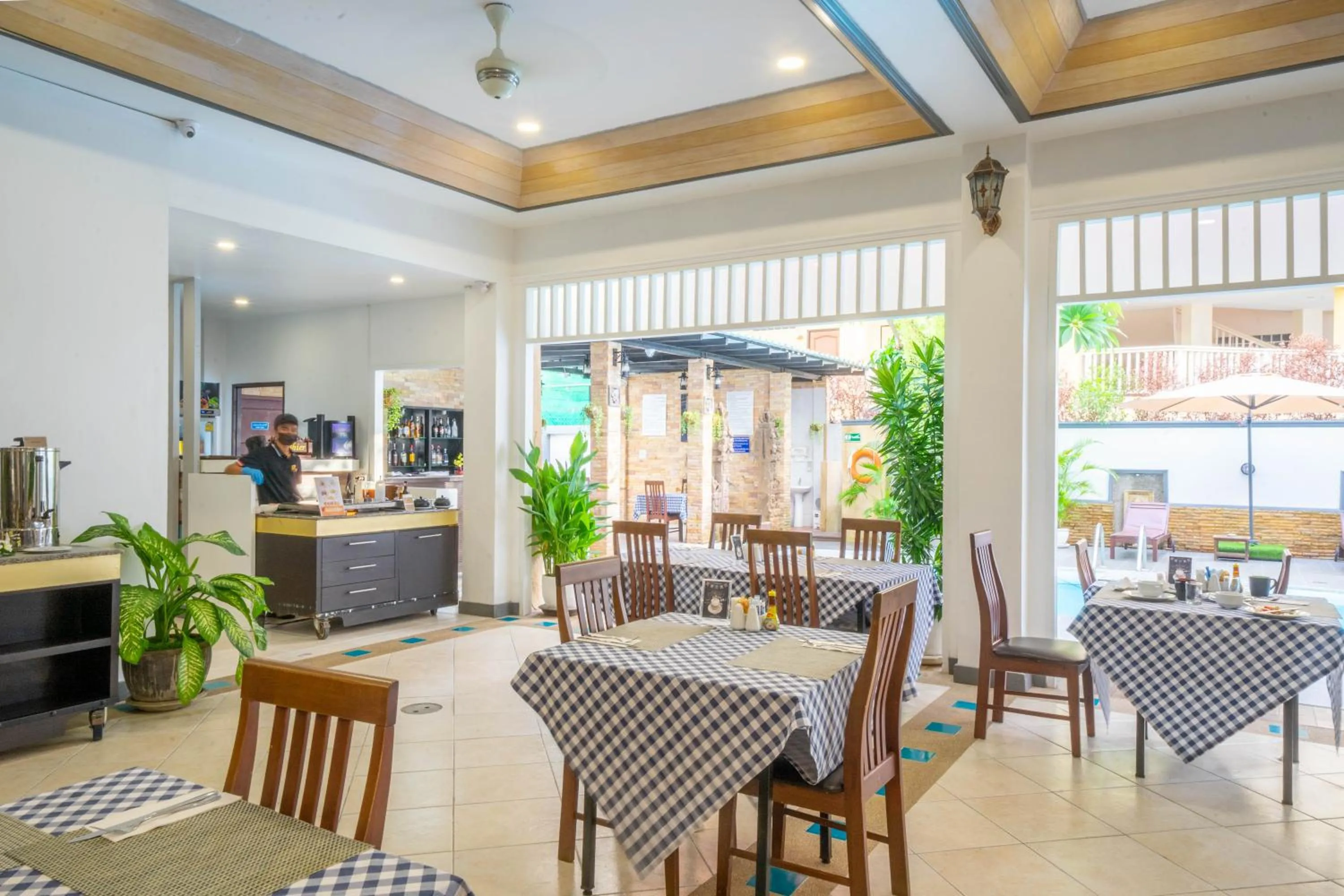 Restaurant/places to eat in La Vintage Resort - Patong, Phuket