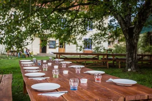 Restaurant/places to eat in Goute la vie