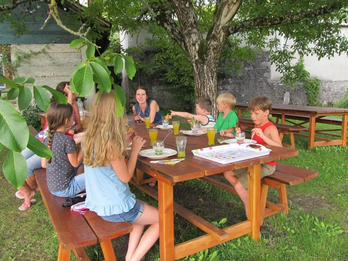 People in Goute la vie