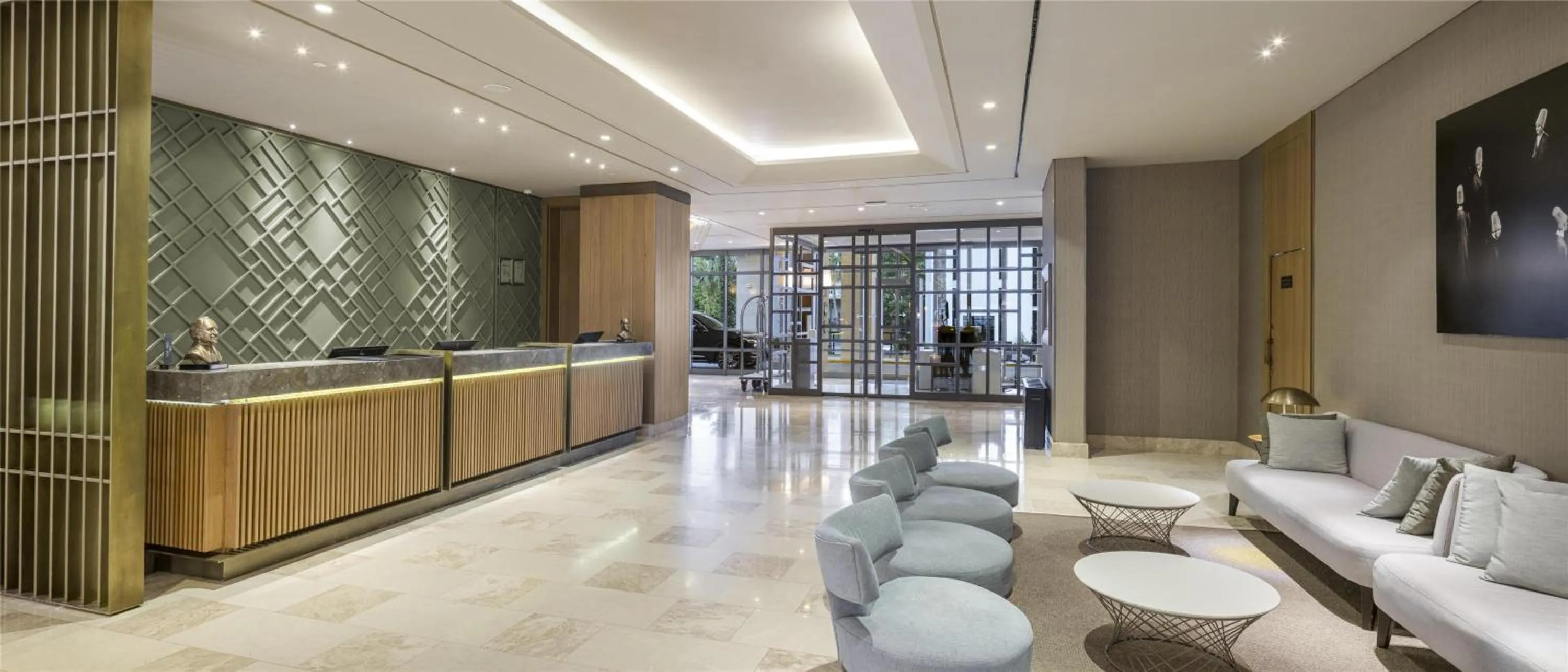 Lobby or reception in Mersin HiltonSA