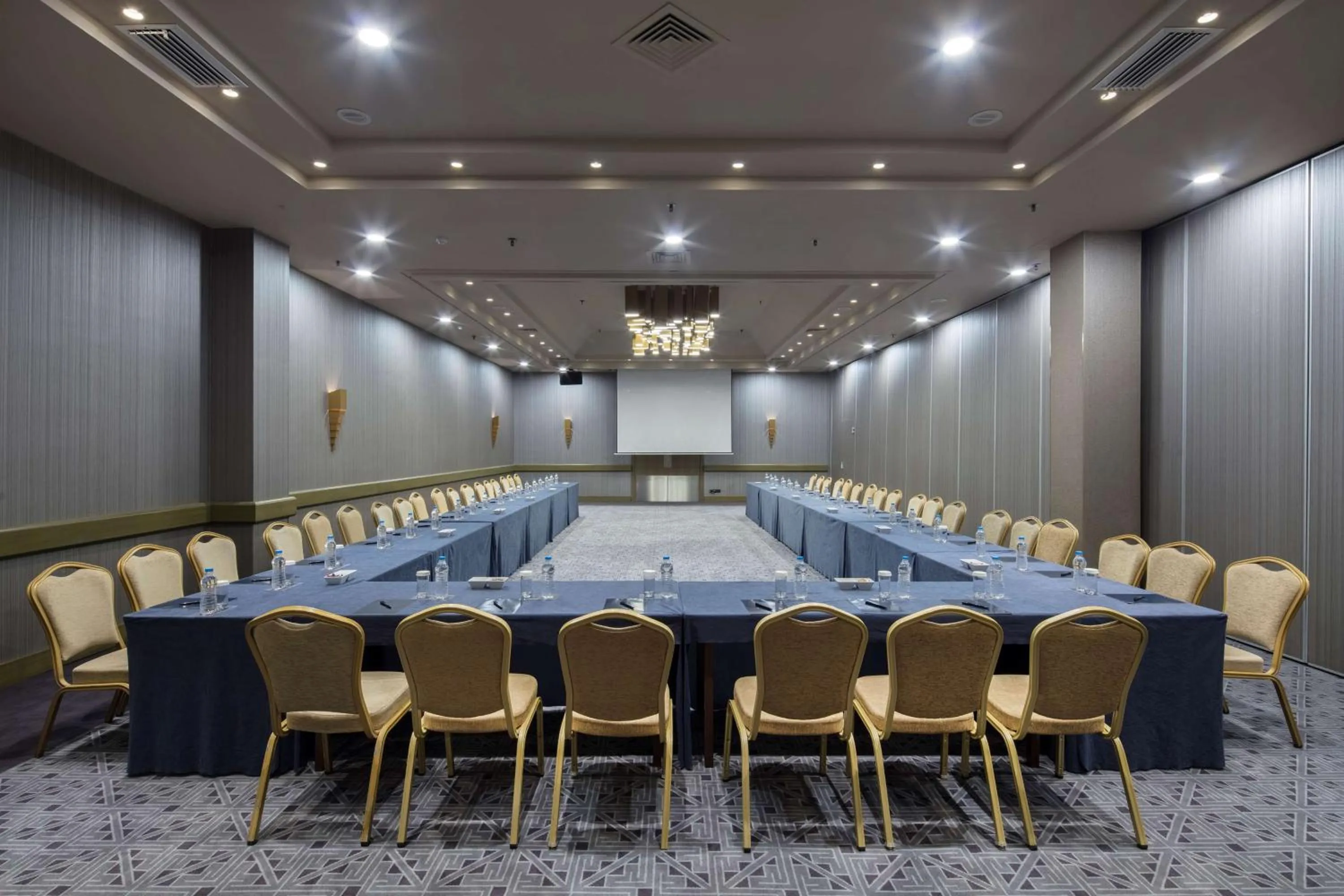 Meeting/conference room in Mersin HiltonSA