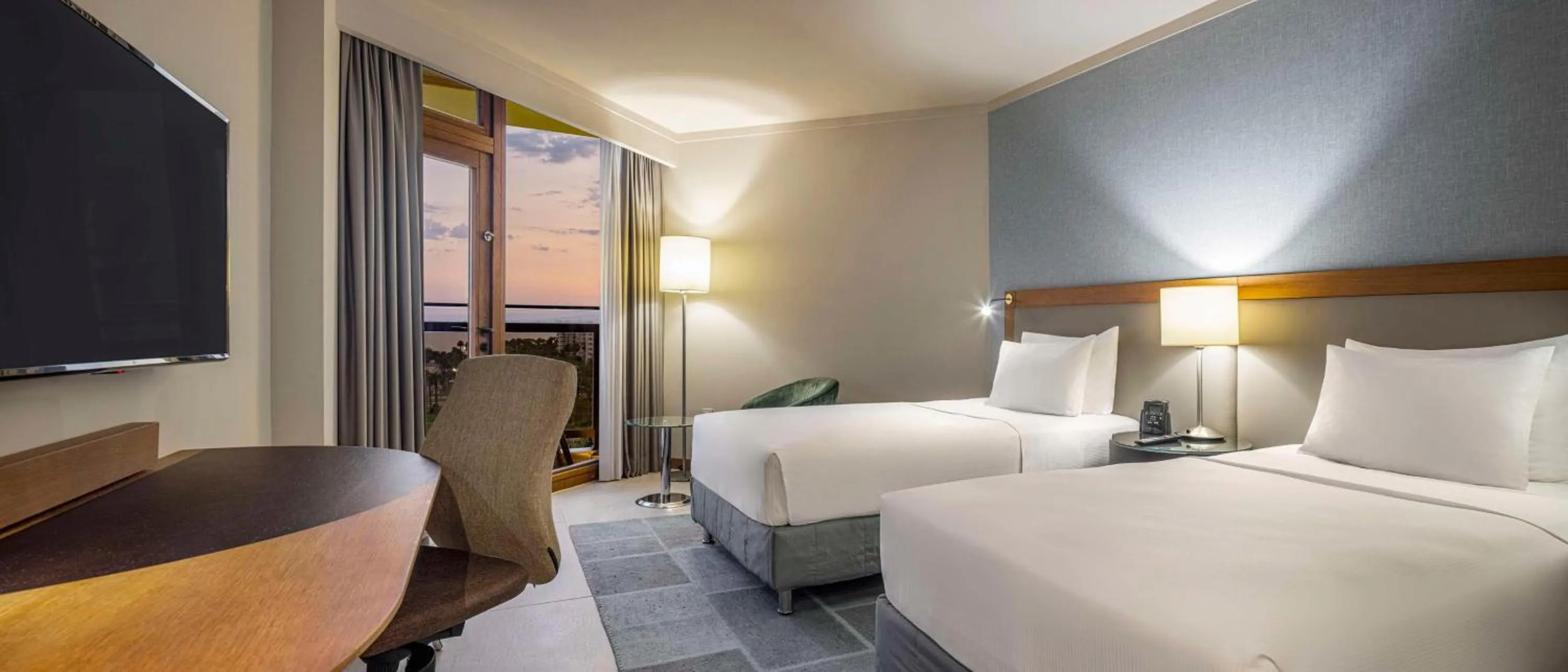 TV and multimedia, Bed in Mersin HiltonSA