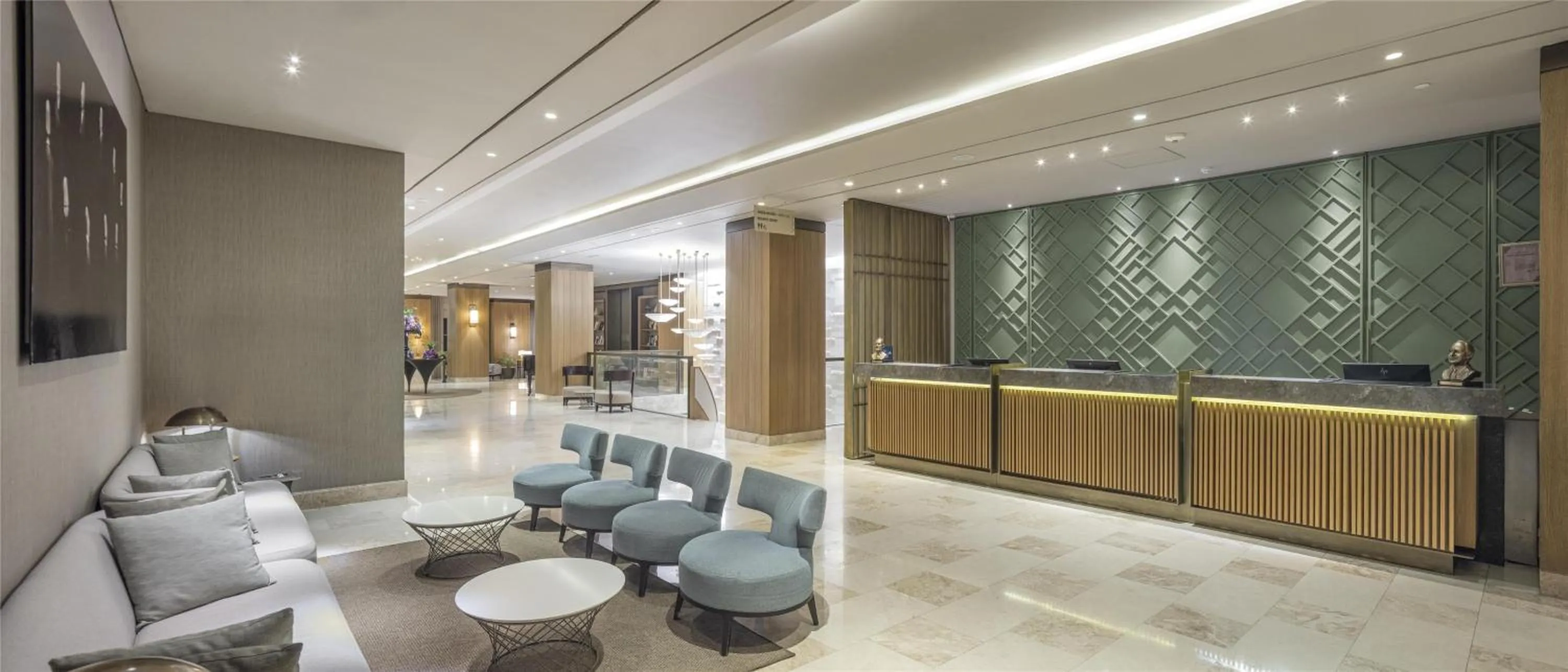 Lobby or reception in Mersin HiltonSA