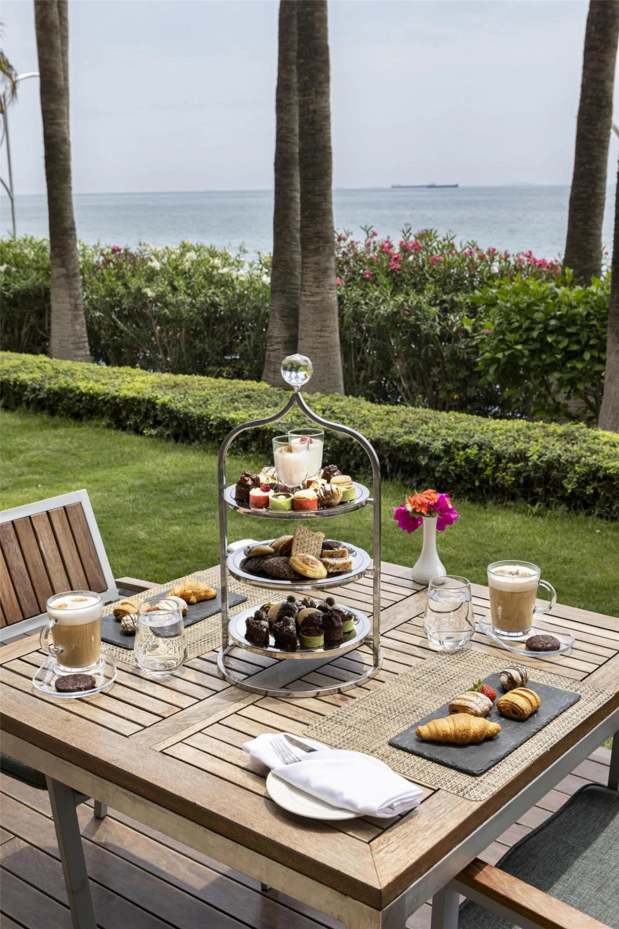 Restaurant/places to eat in Mersin HiltonSA