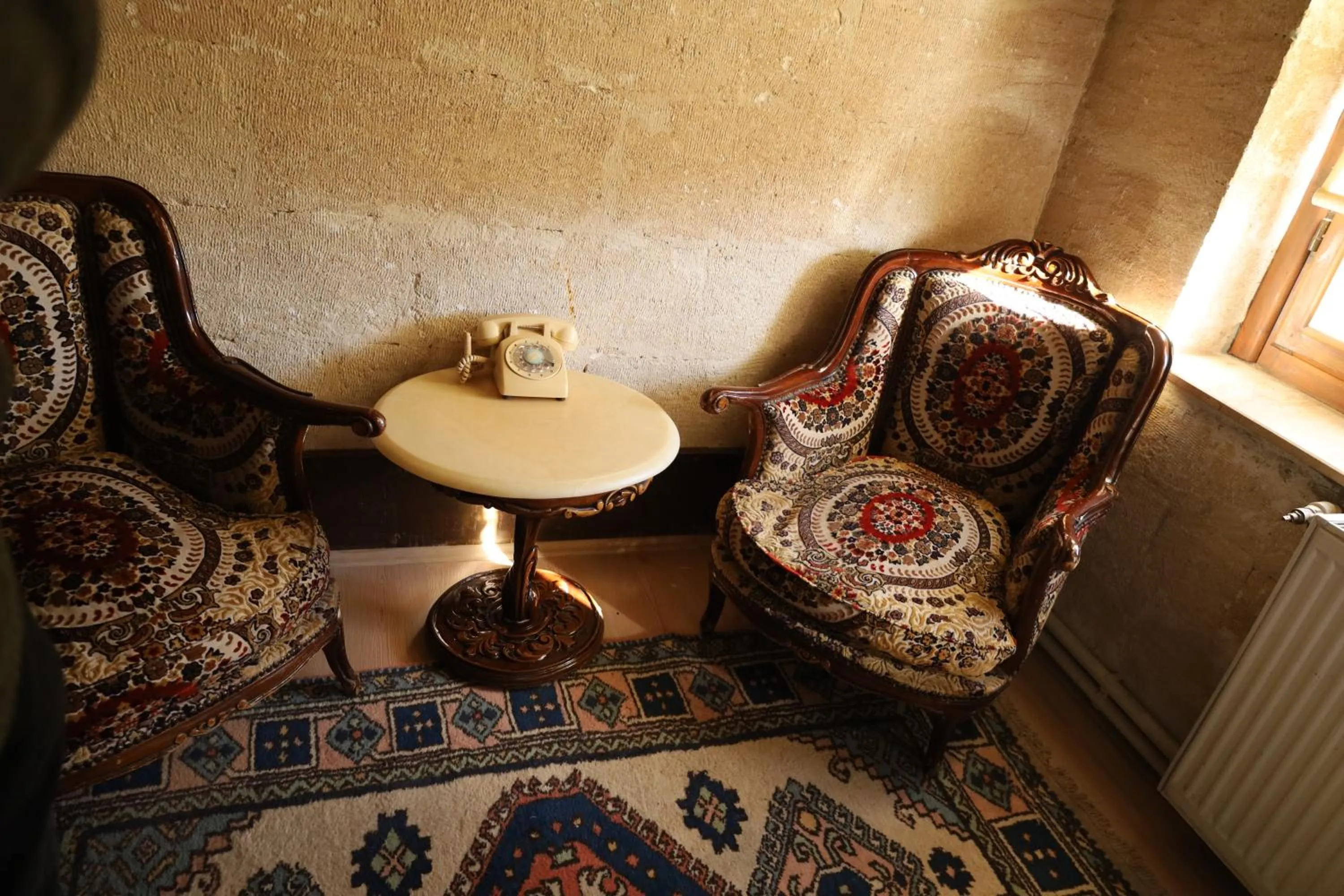 Seating area in Born Hotel