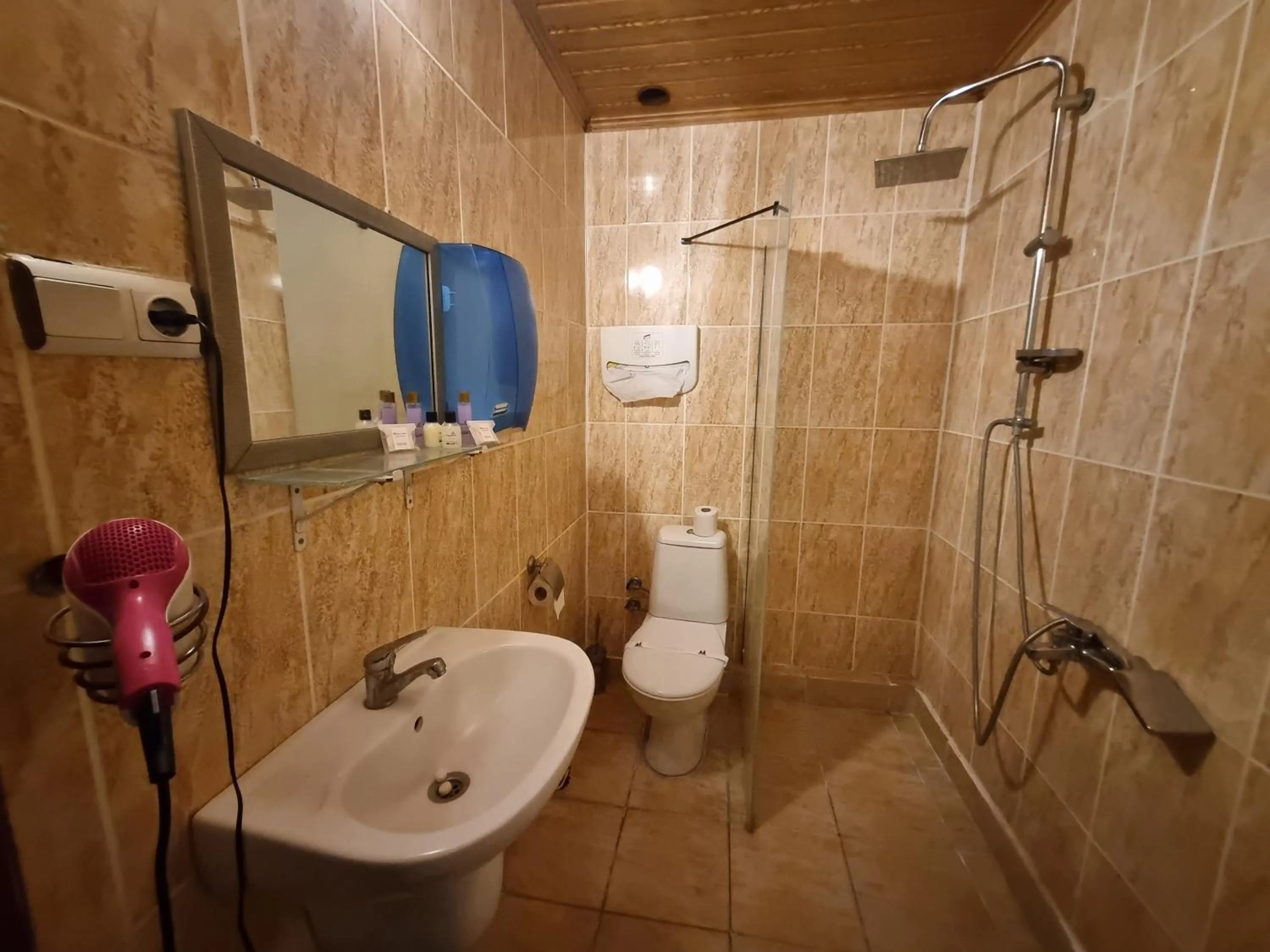 Shower in Born Hotel