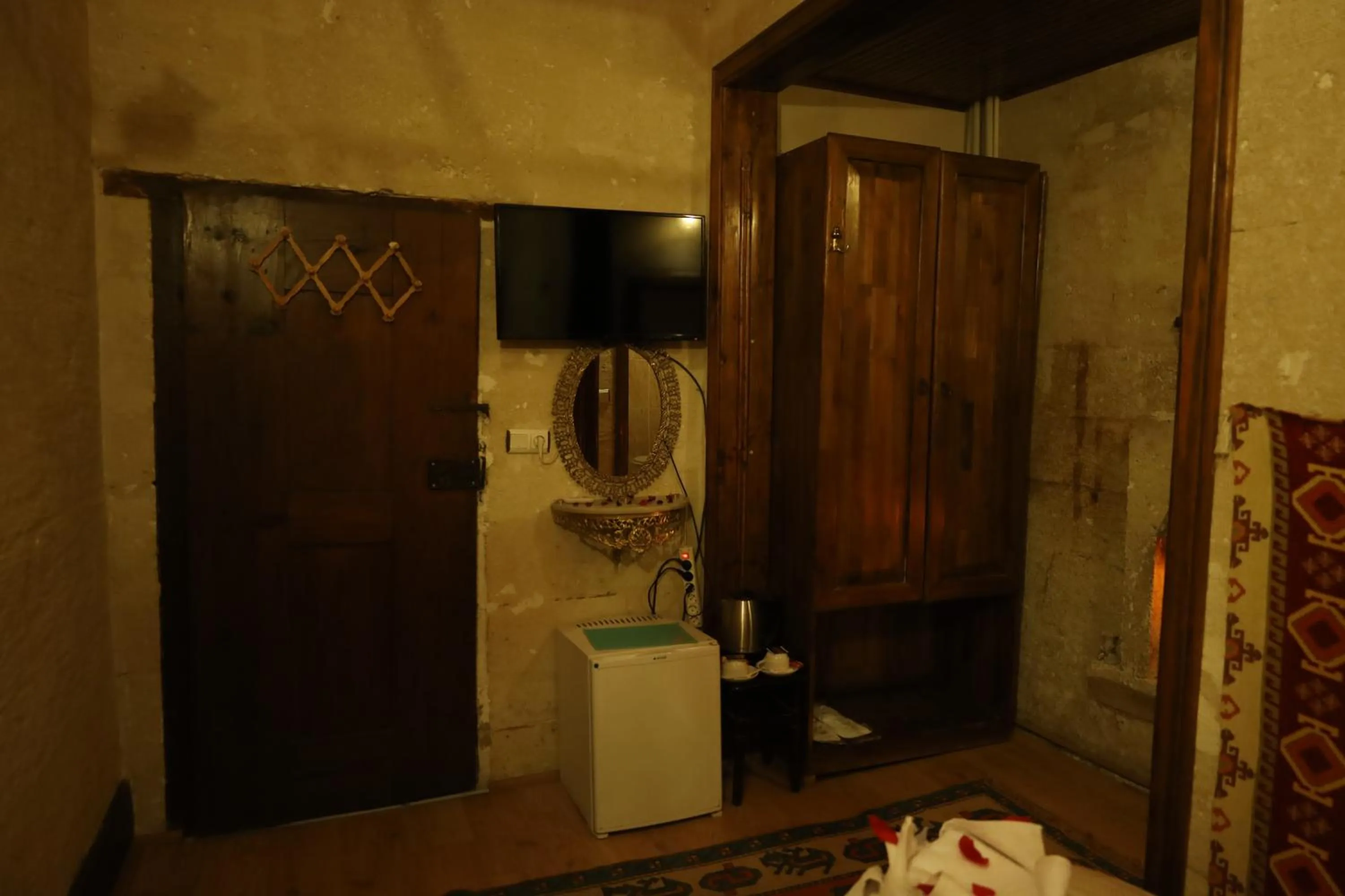 wardrobe in Born Hotel