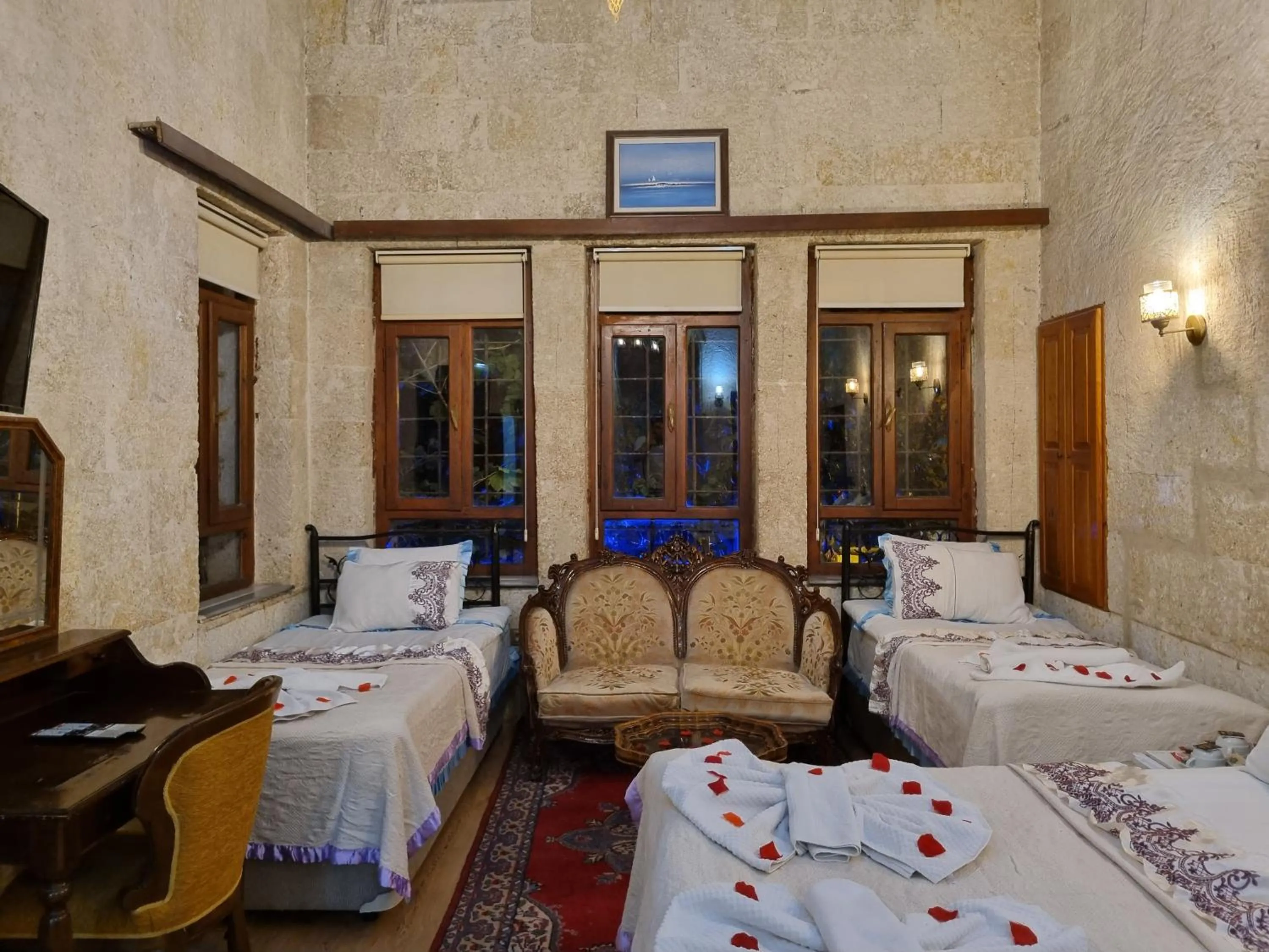 Photo of the whole room in Born Hotel