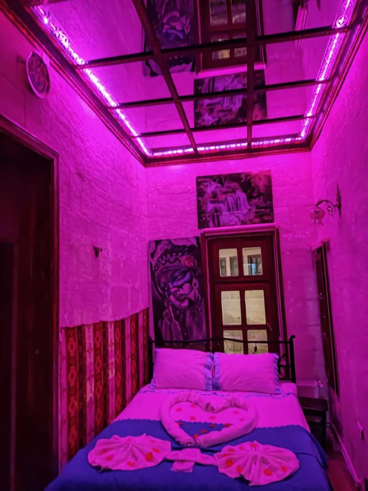 Photo of the whole room in Born Hotel