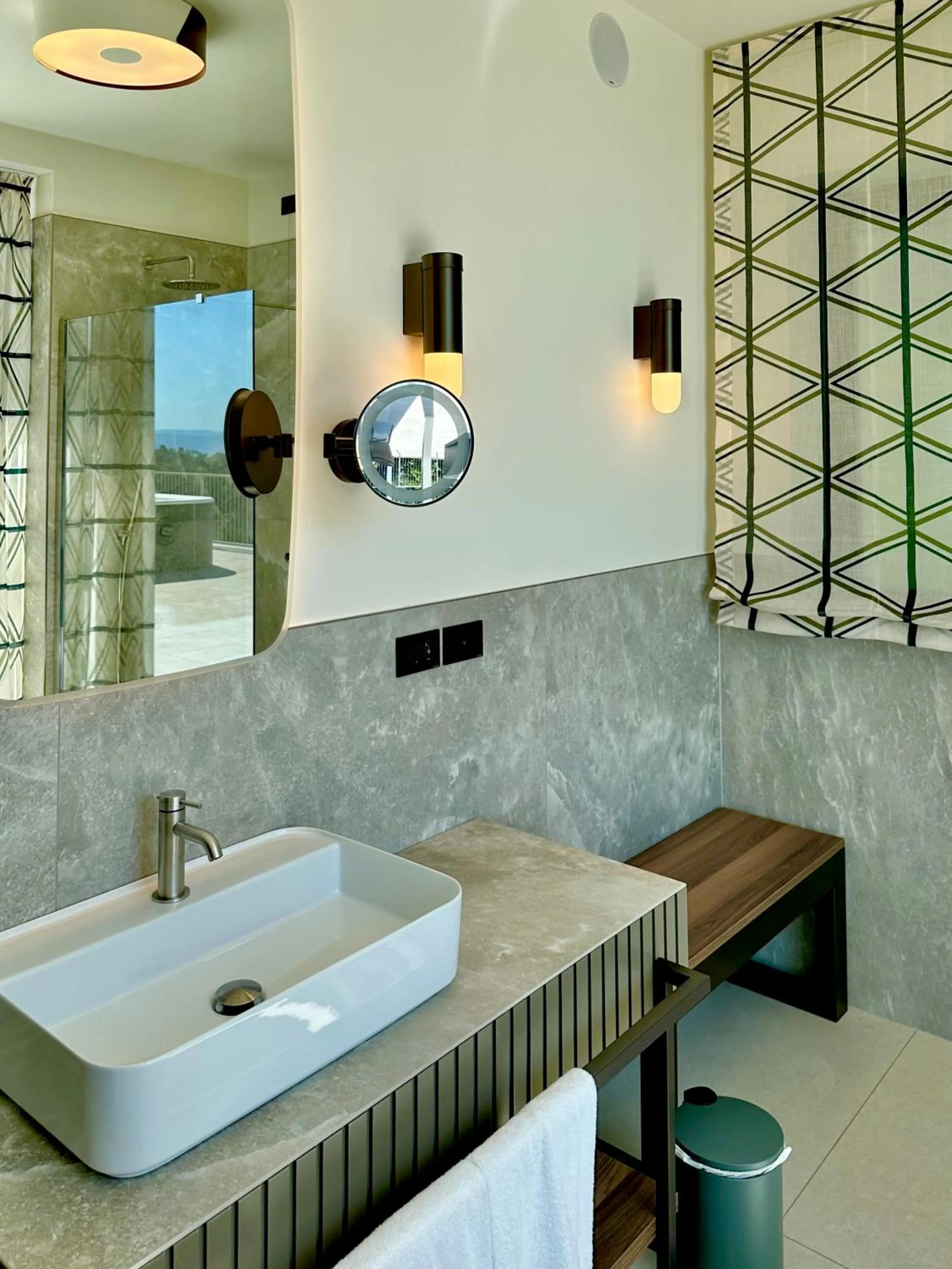 Bathroom in Maximilian Suites