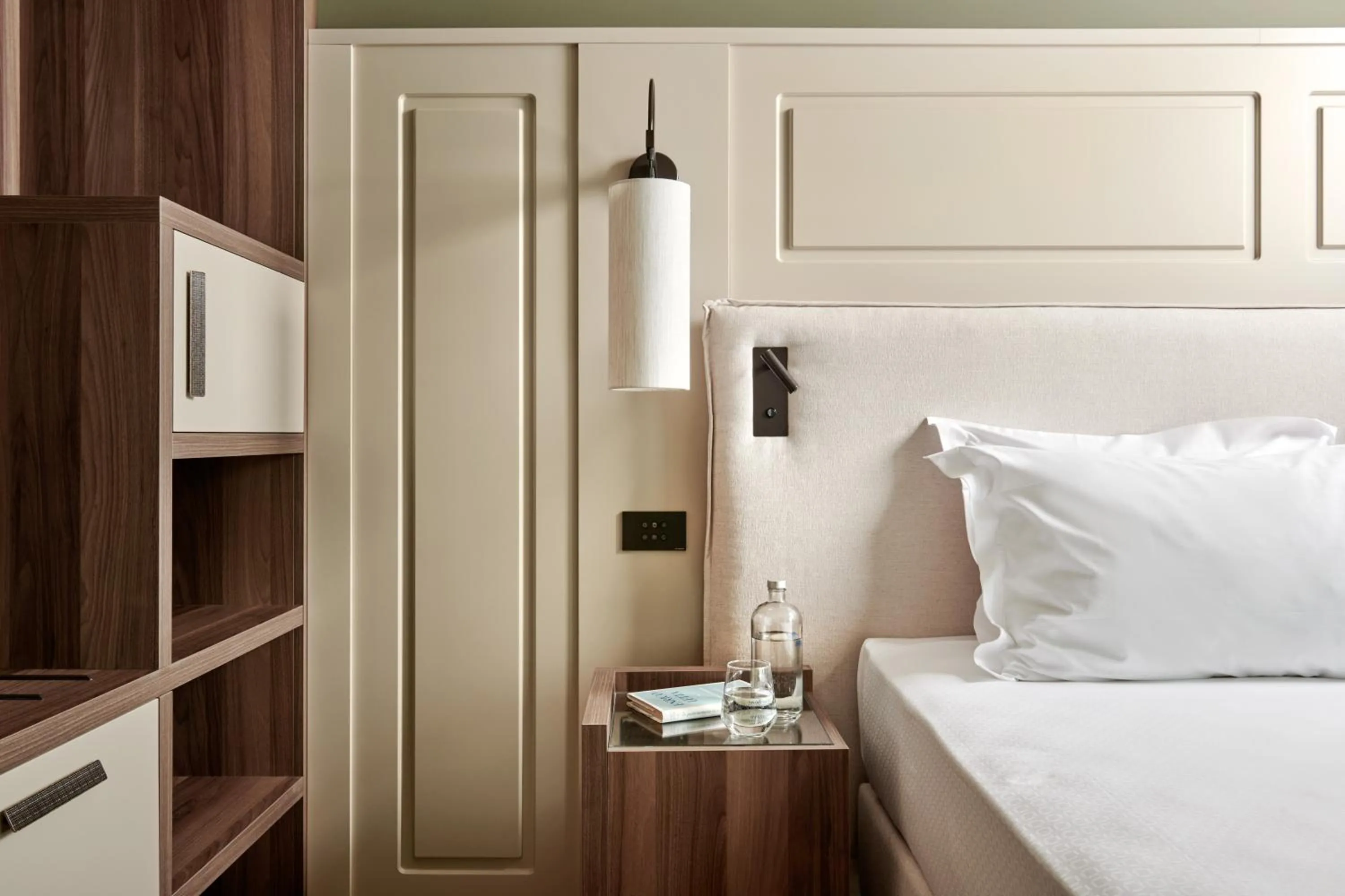 Bedroom, Bed in Maximilian Suites