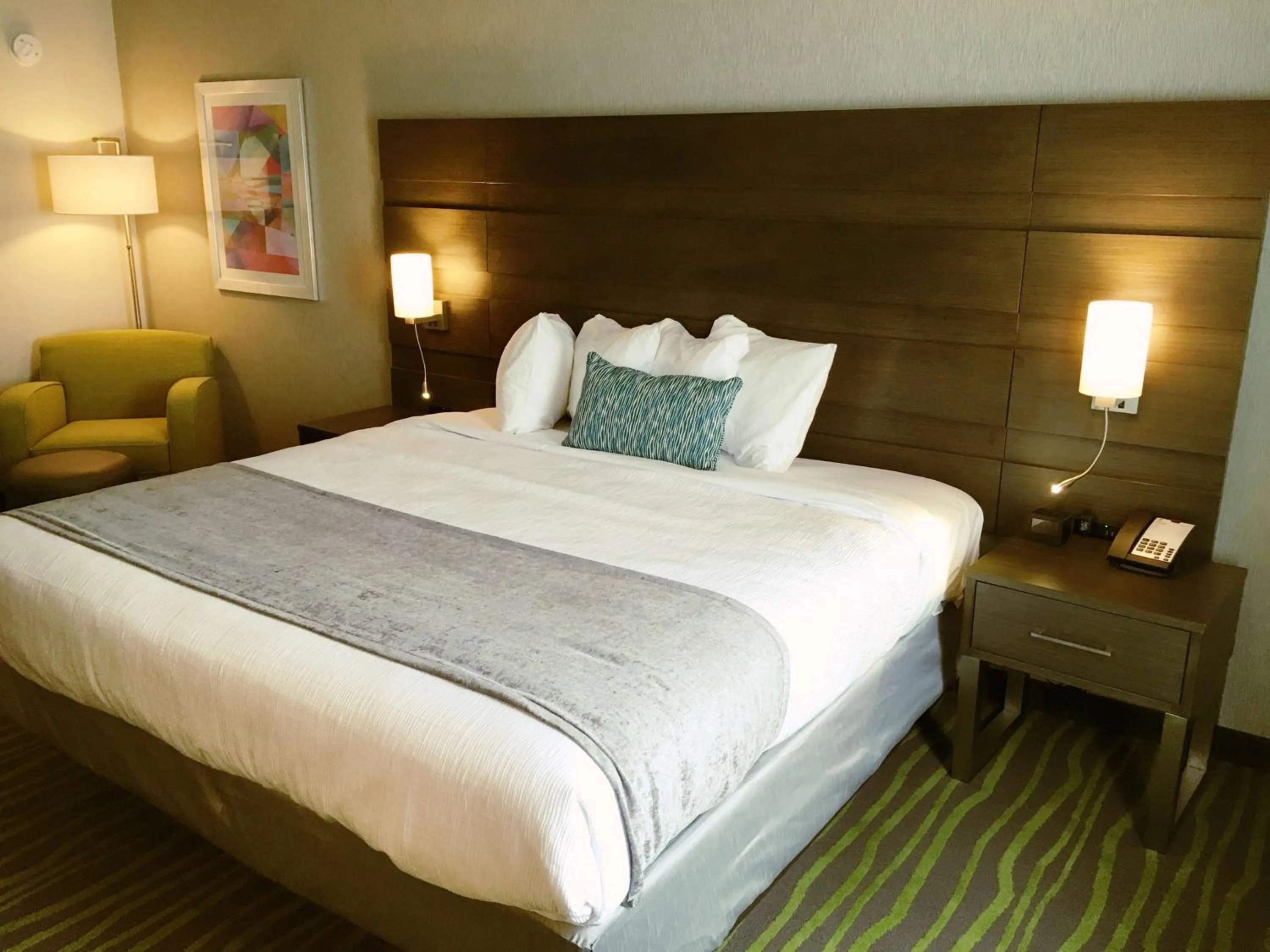 Photo of the whole room, Bed in Best Western Plus Prien Lake Hotel & Suites - Lake Charles