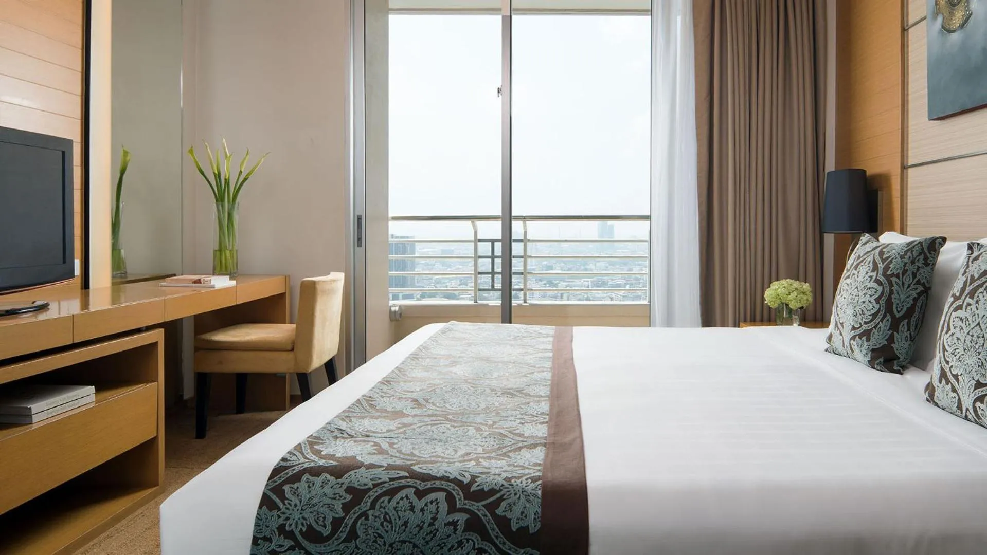 Bed in JC Kevin Sathorn Bangkok Hotel