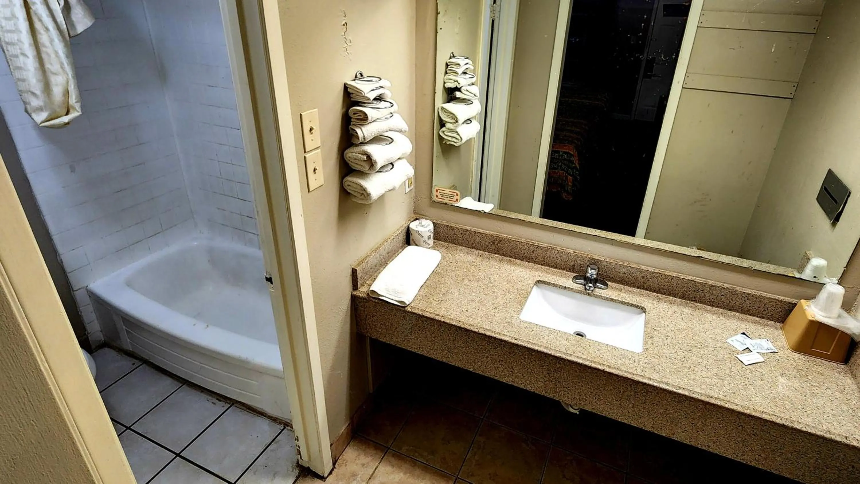 Shower in Alice Motor Inn