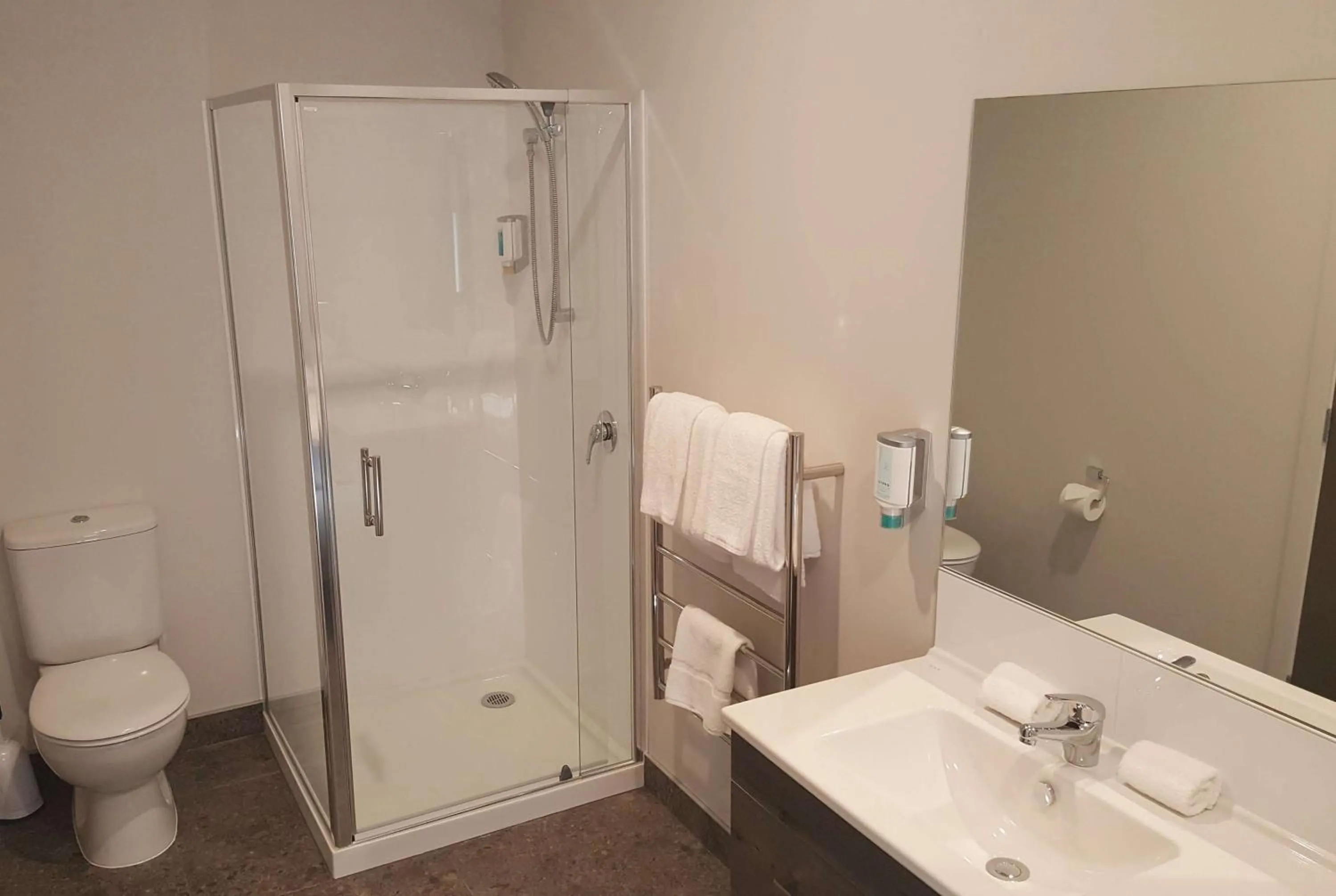 Photo of the whole room in Ramada Suites by Wyndham Queenstown Remarkables Park