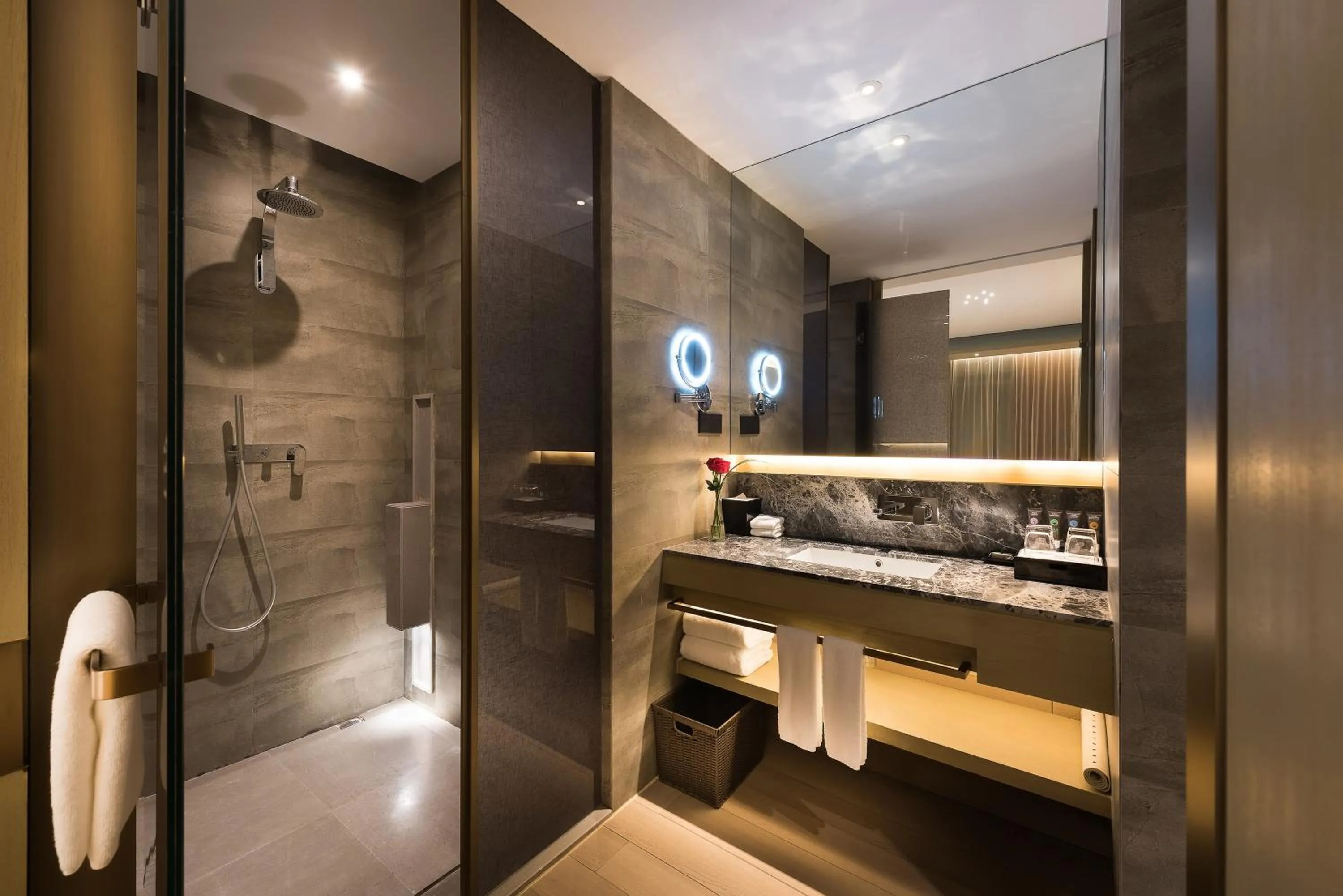 Toilet in Novotel Shanghai Clover