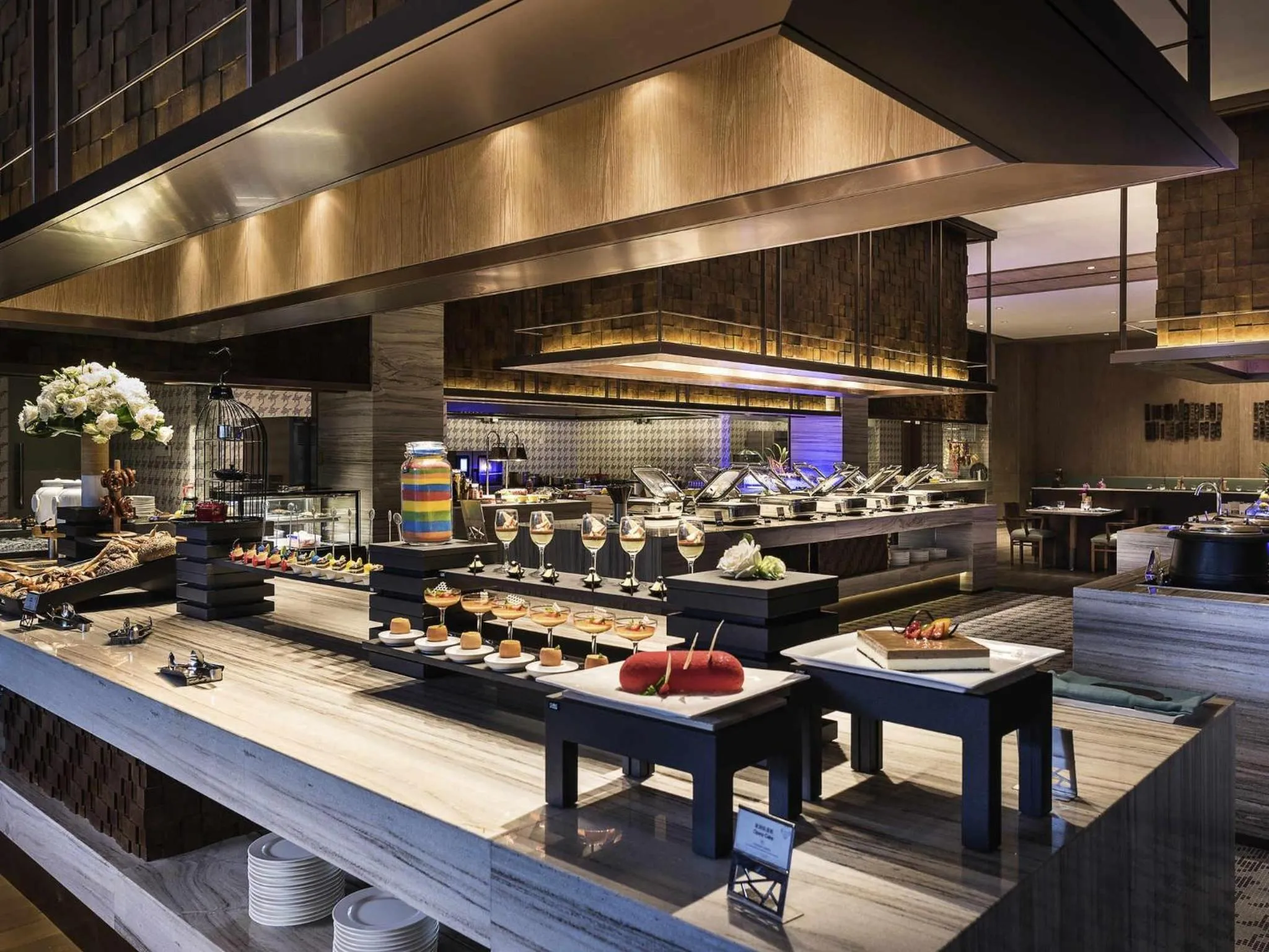 Restaurant/places to eat in Novotel Shanghai Clover