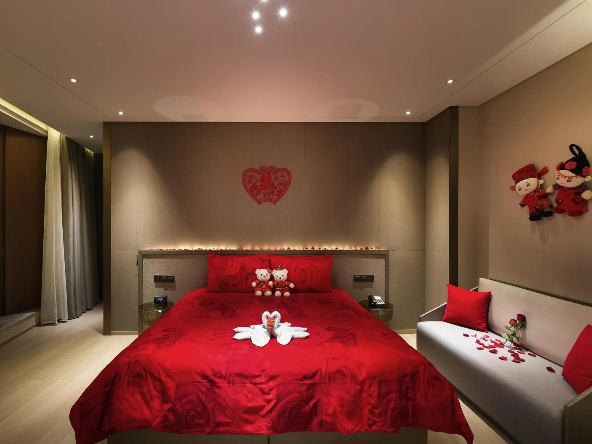 Bedroom, Bed in Novotel Shanghai Clover